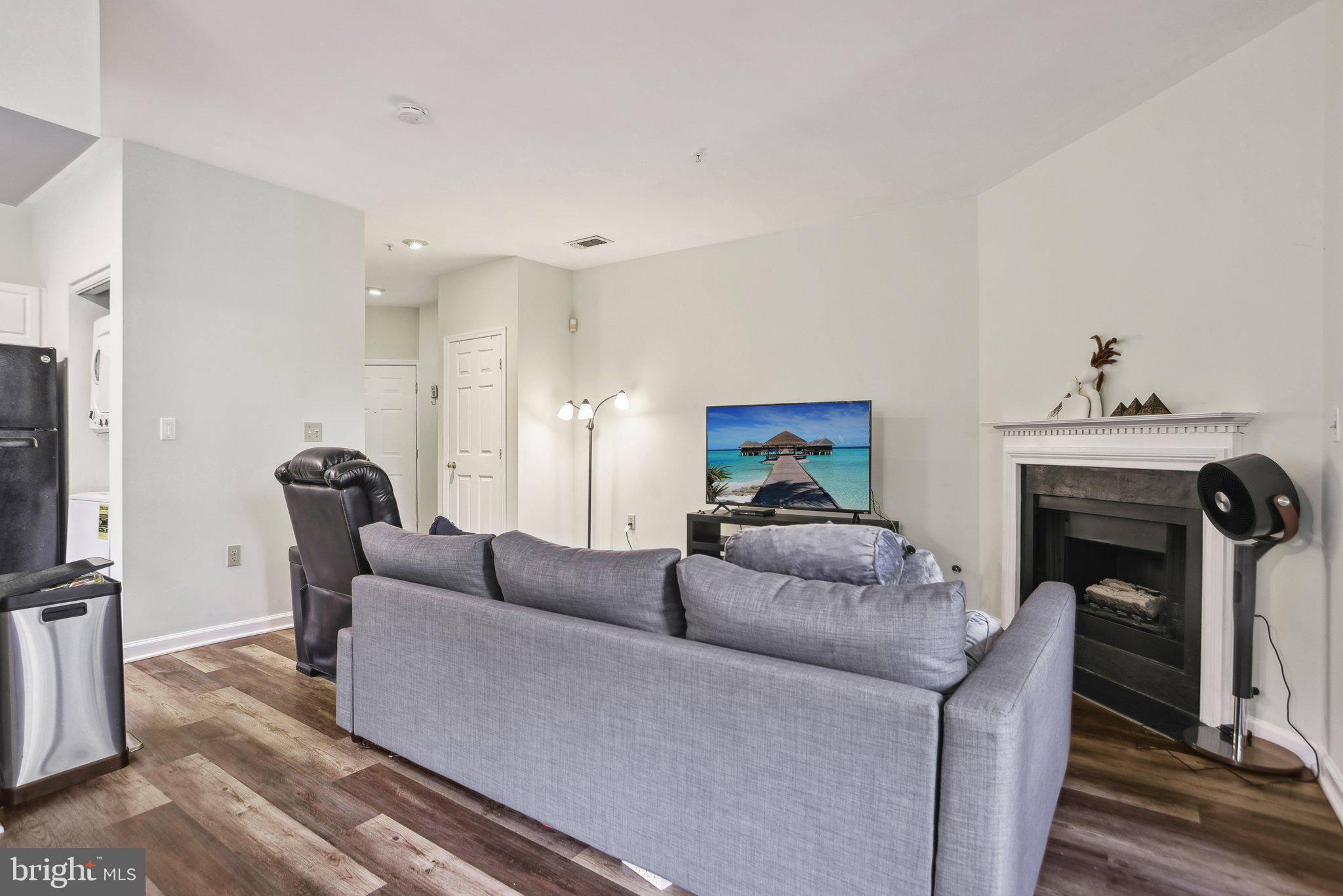 WORLDGATE CONDO - Residential