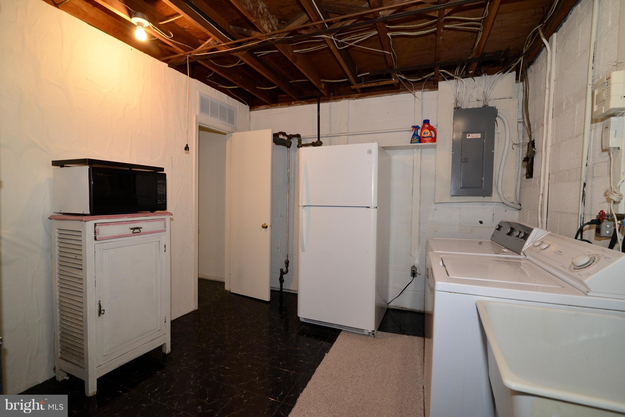 LANGLEY MANOR - Residential Lease