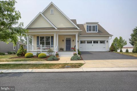 Photo of 501 CONSTITUTION DR, EPHRATA, PA 17522 (MLS # PALA2036092)