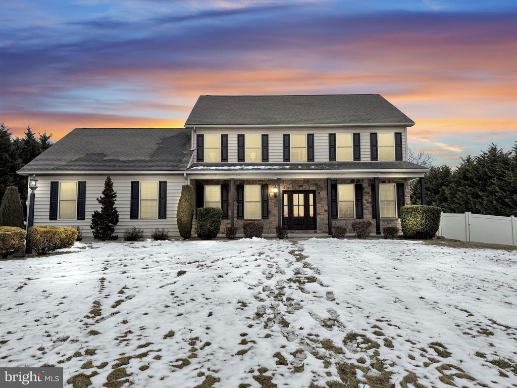 Photo of 100 Deerfield Court, RED LION, PA 17356 (MLS # PAYK2098500)