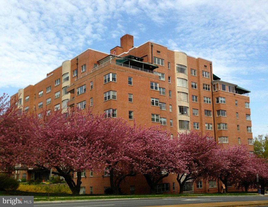 One bedroom, one full bath. Carrollton Condominiums, a distinctive art deco building surrounded by parks and greenery, is ideally located in one of Baltimore s most desirable neighborhoods. Jus two blocks away from Johns Hopkins University, The Carrollton is also within a short walking distance from Charles Village.