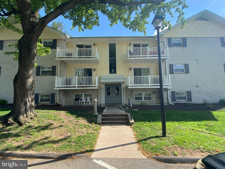 The Seller must comply with HUD Guidelines 24 CRF 206.125. Spacious mid level condo located in Warren Lodge with 2 Bedroom and 1 Bath. Spacious living area with fireplace, 1 Car parking lot, Private balcony with a beautiful Tree View of open space.