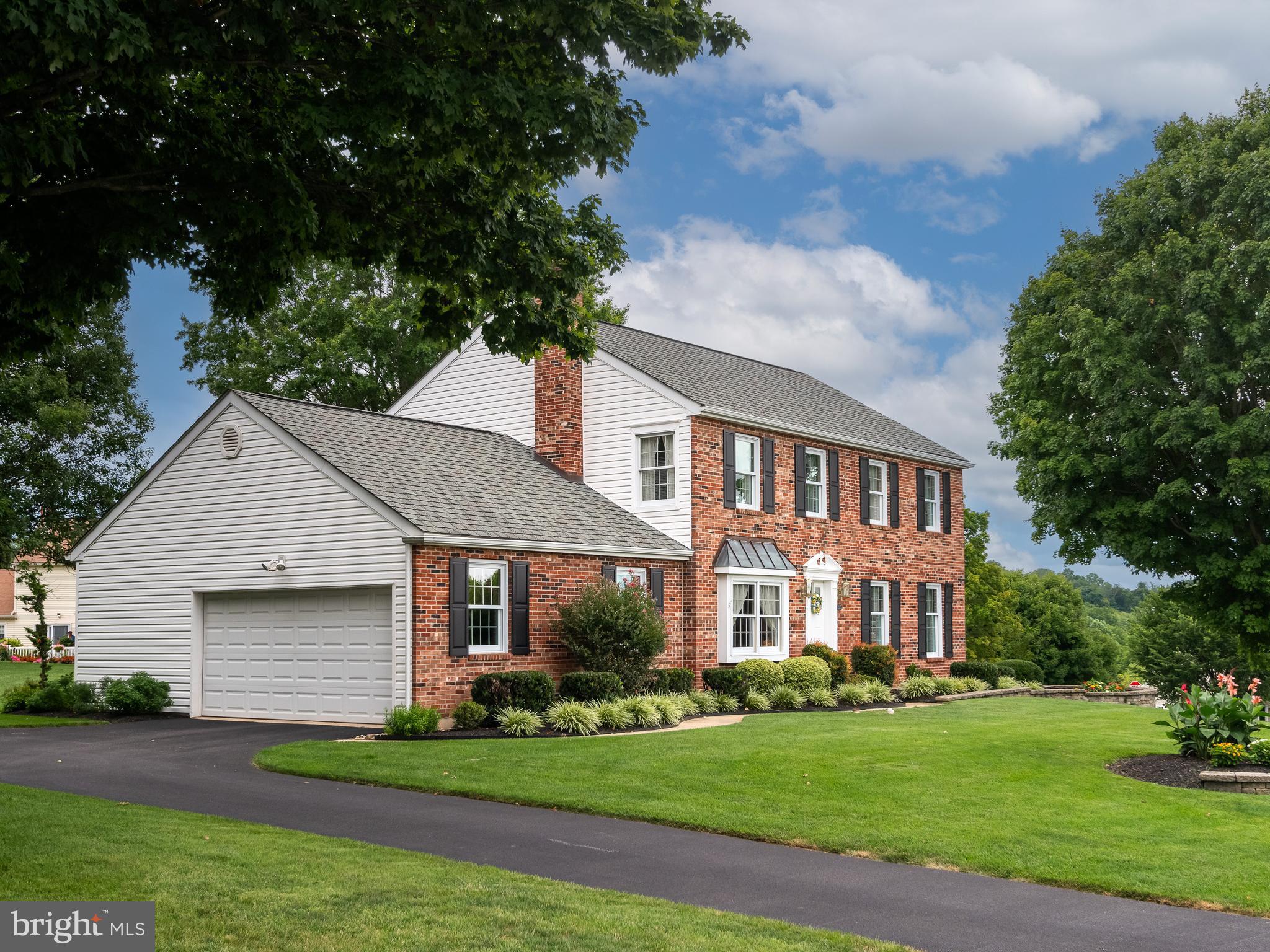 833 MARRONES COURT