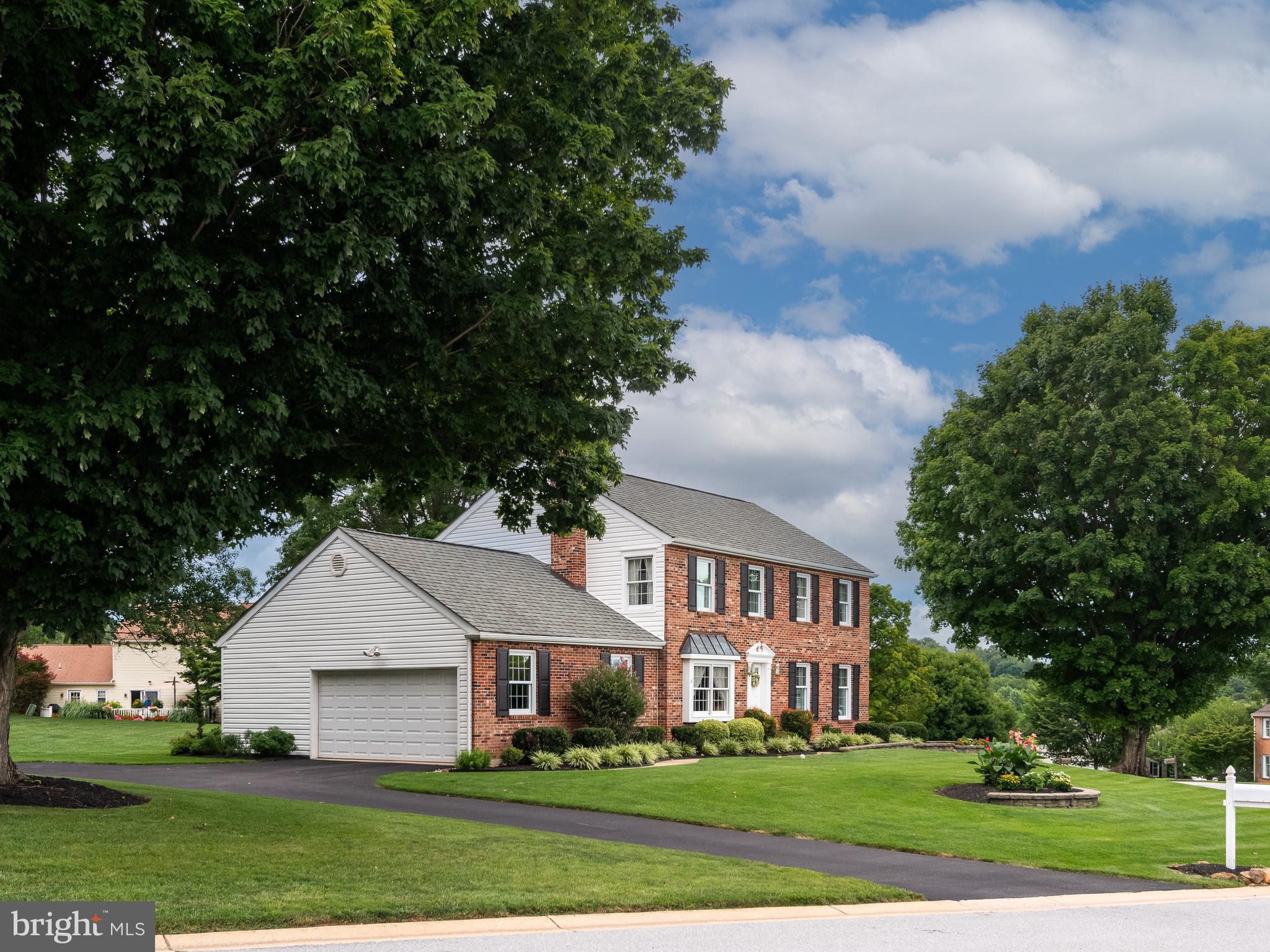 833 MARRONES COURT