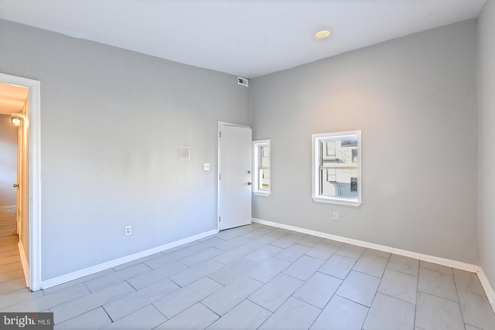 UNION SQUARE - Residential Lease