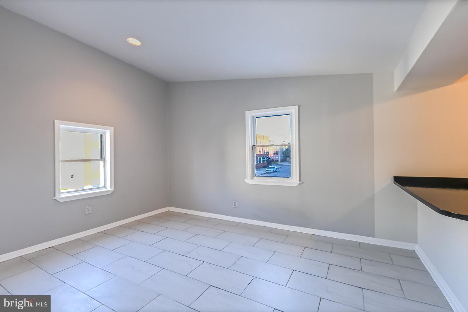 UNION SQUARE - Residential Lease