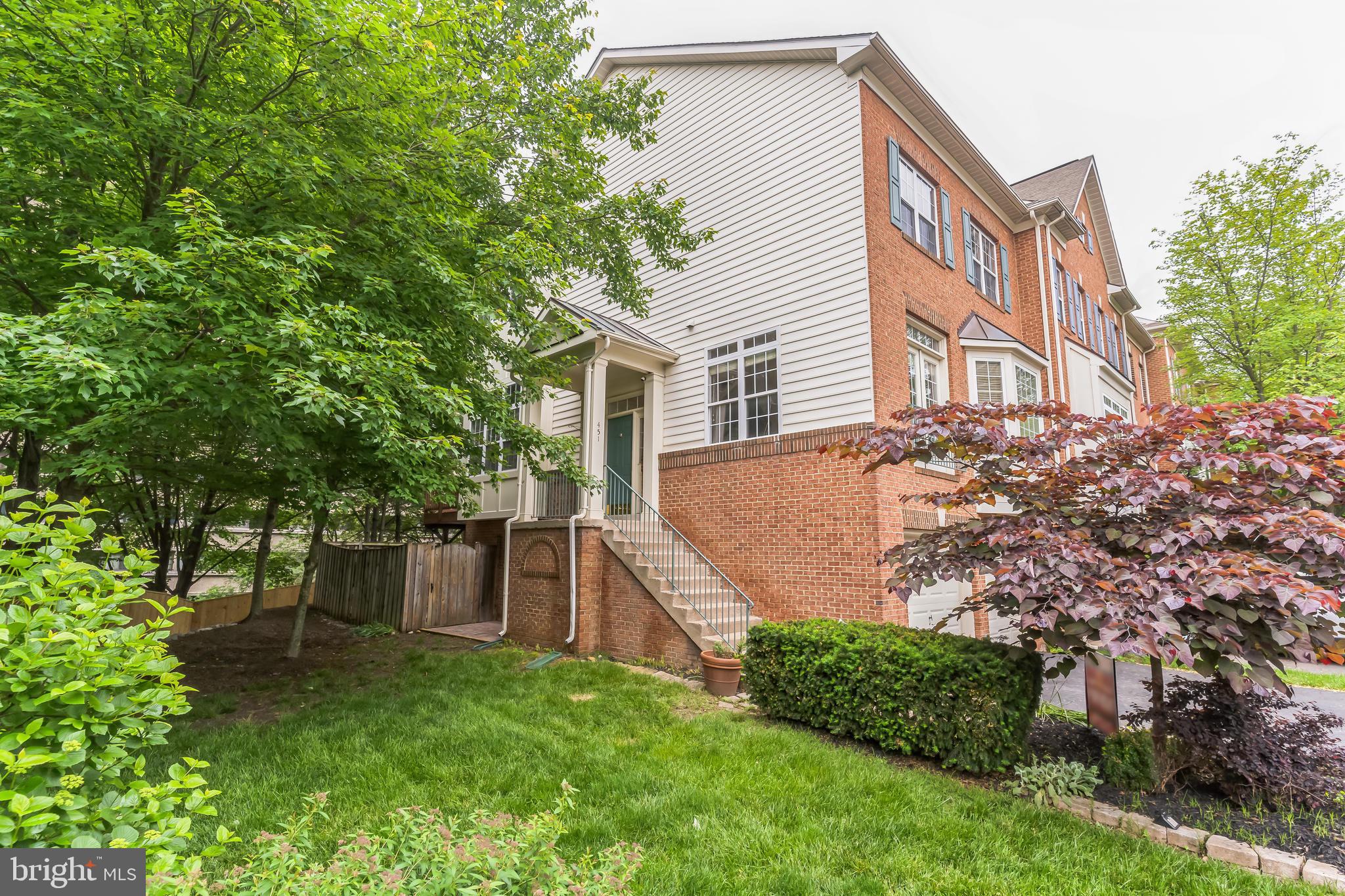 KENSINGTON COURTS - Residential Lease