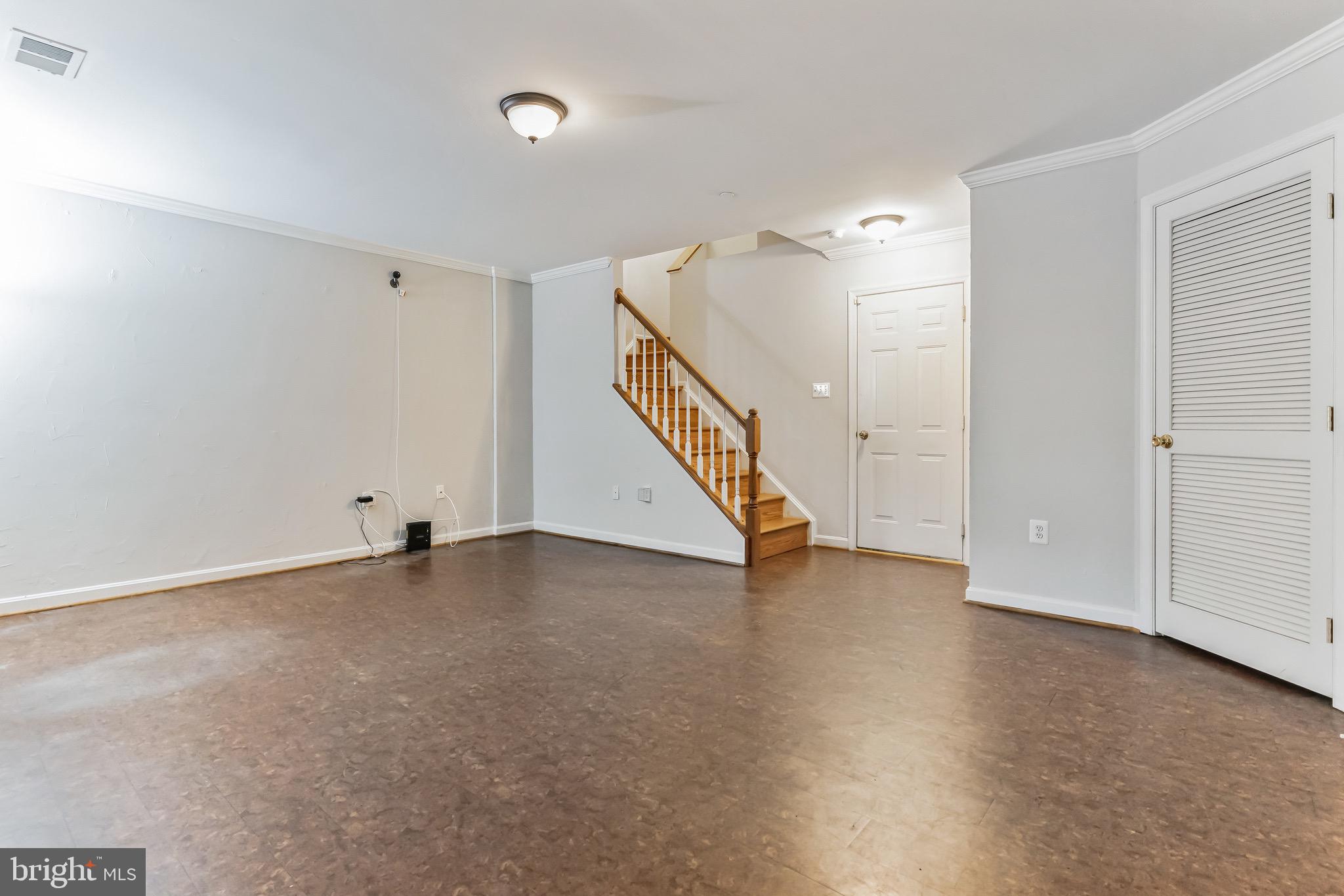 KENSINGTON COURTS - Residential Lease