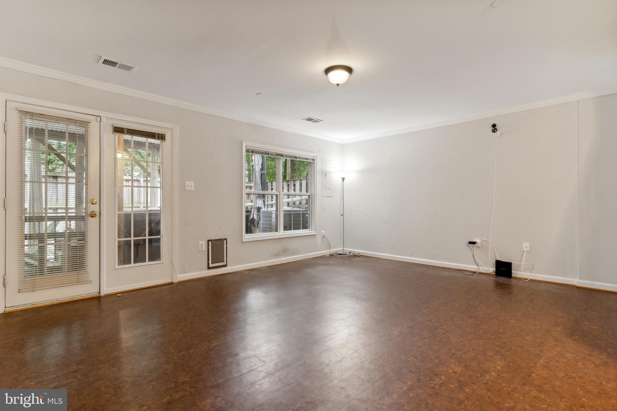 KENSINGTON COURTS - Residential Lease