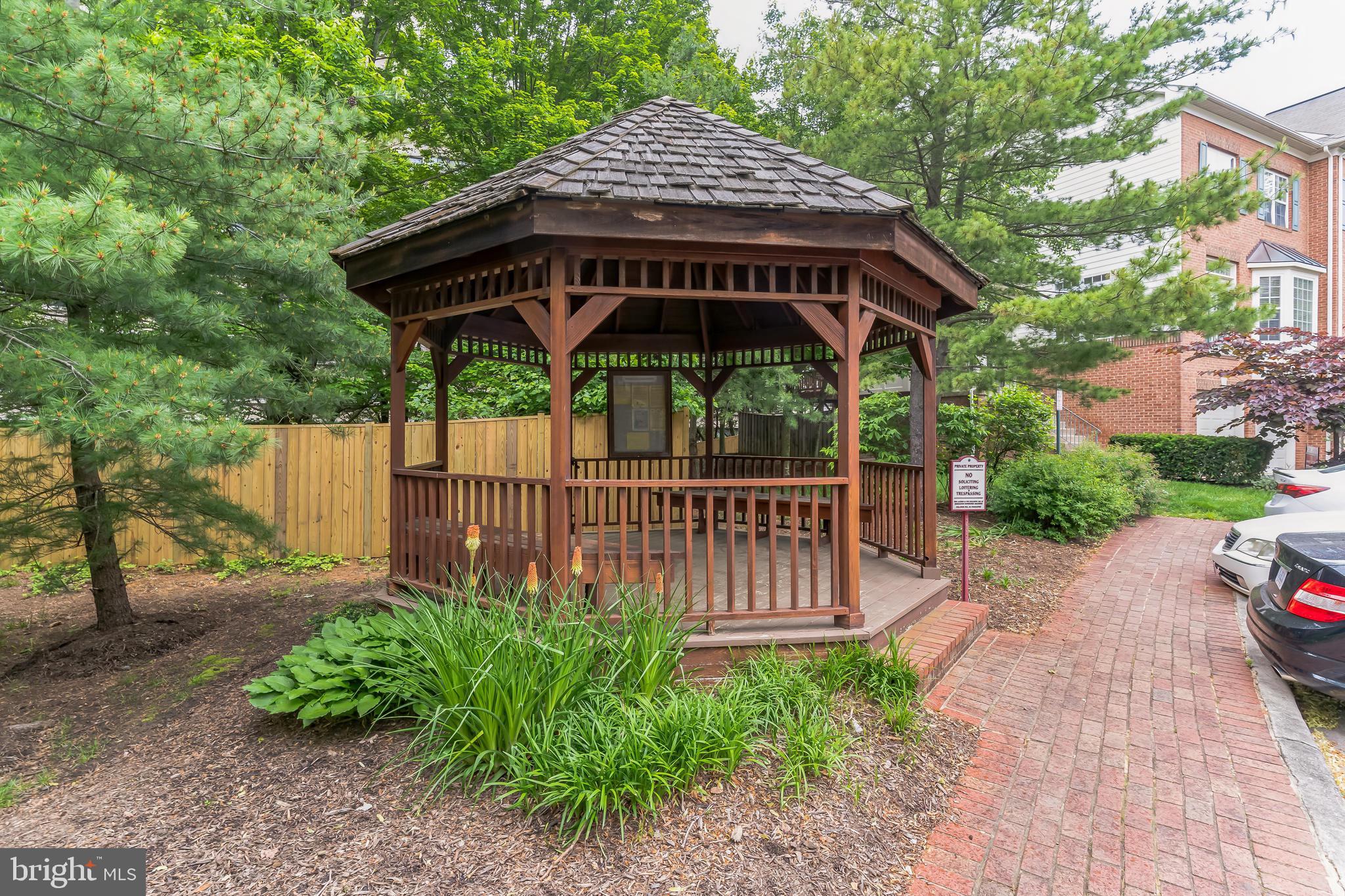 KENSINGTON COURTS - Residential Lease