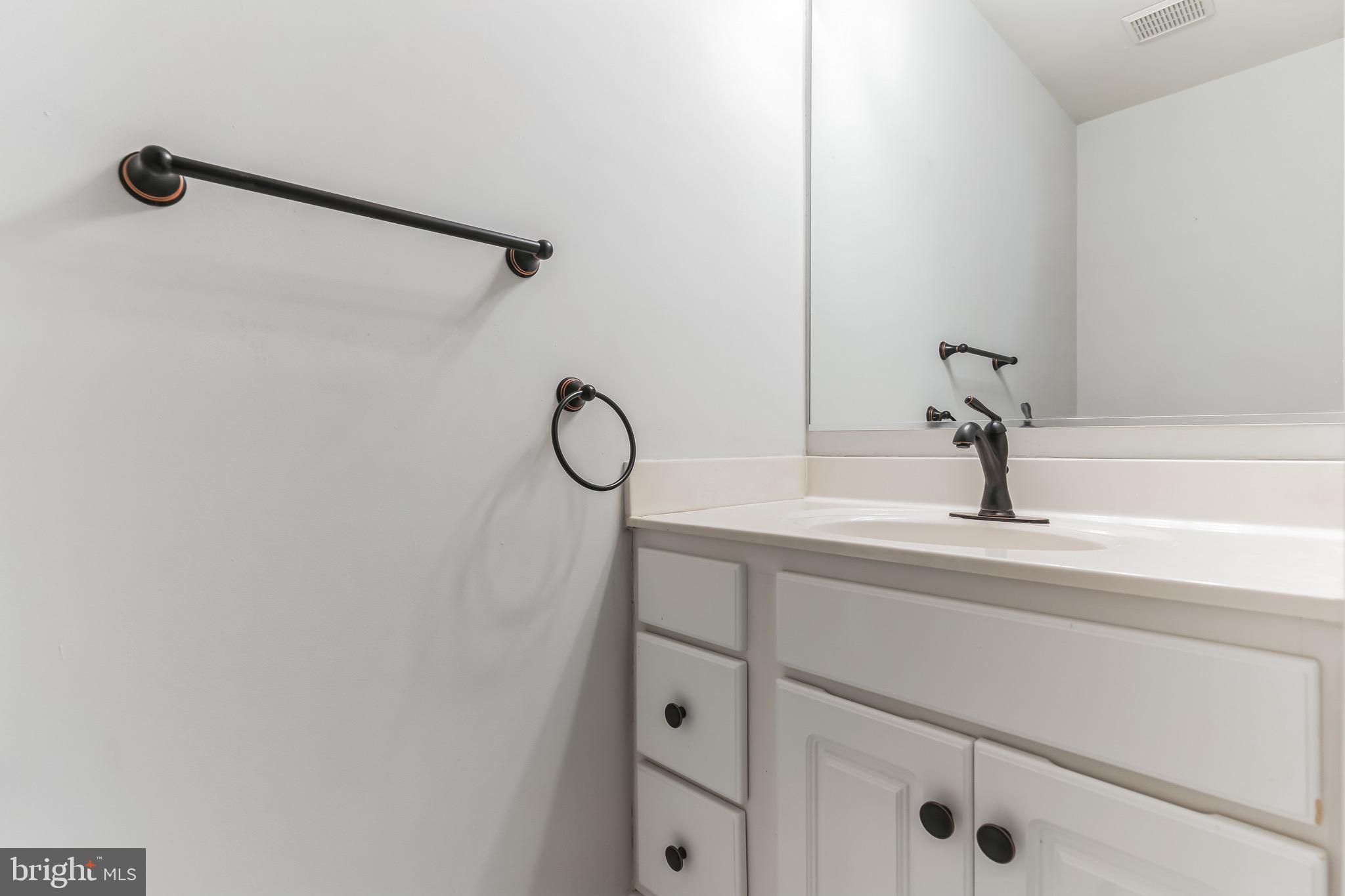 KENSINGTON COURTS - Residential Lease