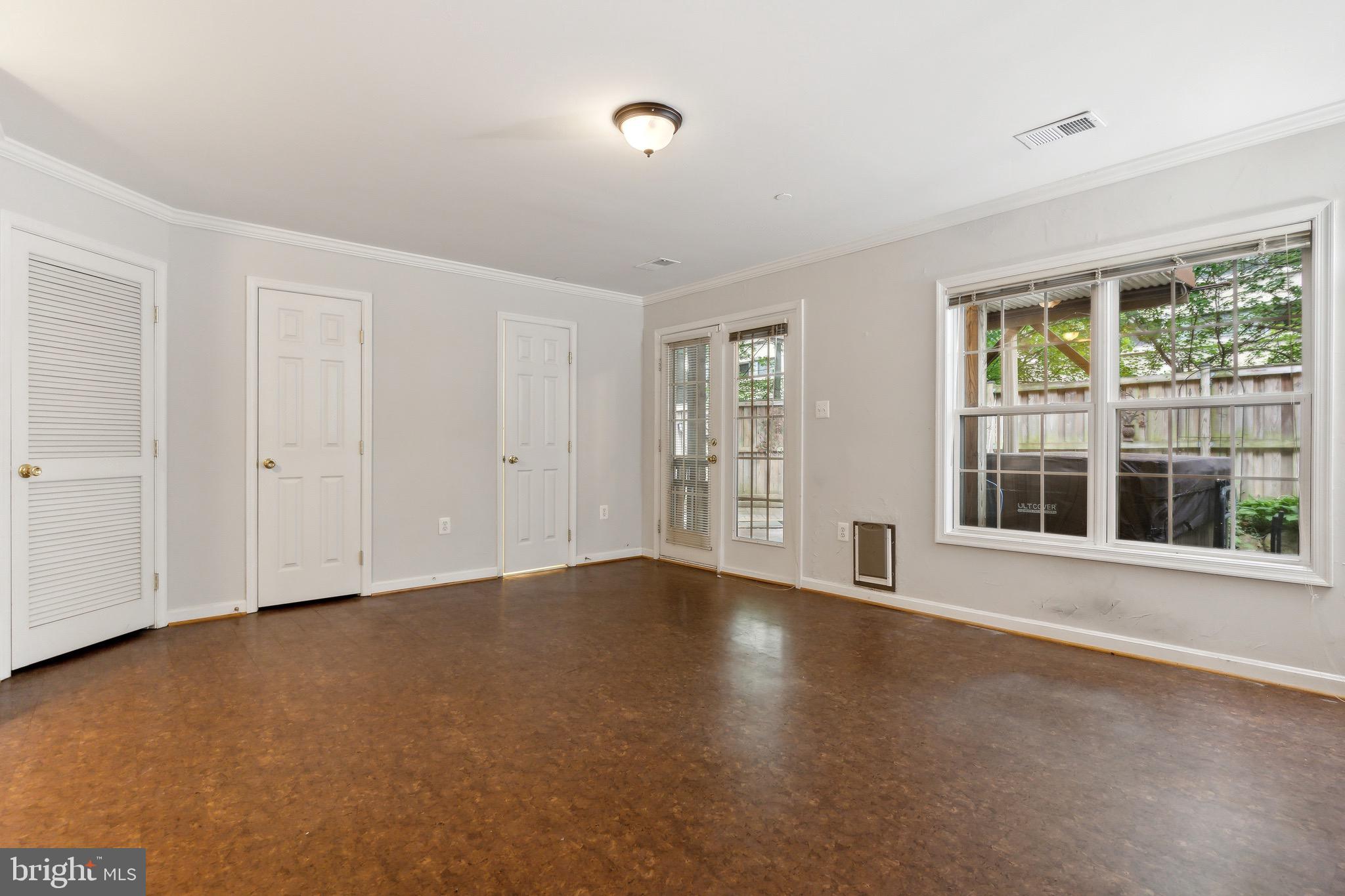 KENSINGTON COURTS - Residential Lease