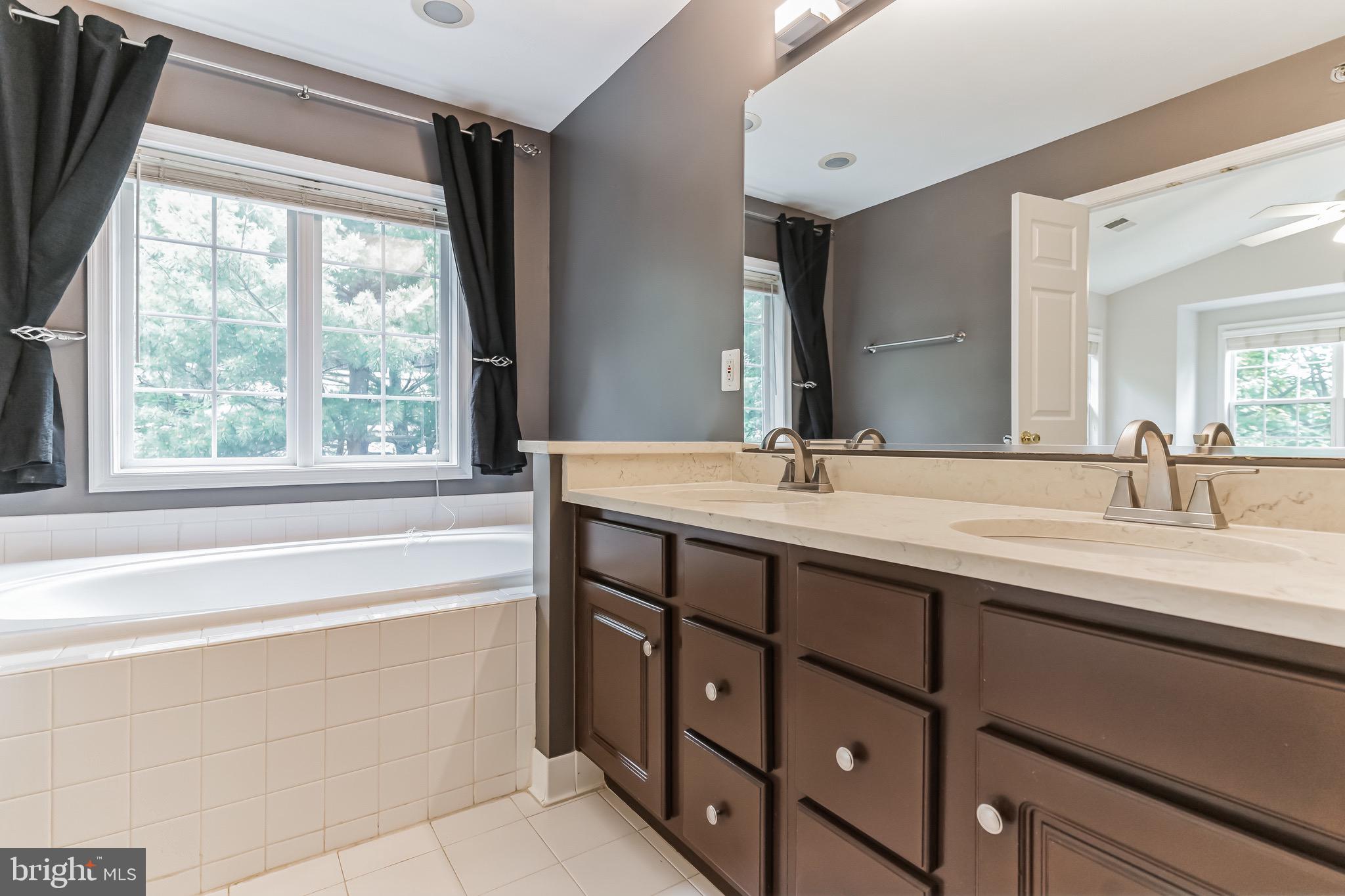 KENSINGTON COURTS - Residential Lease