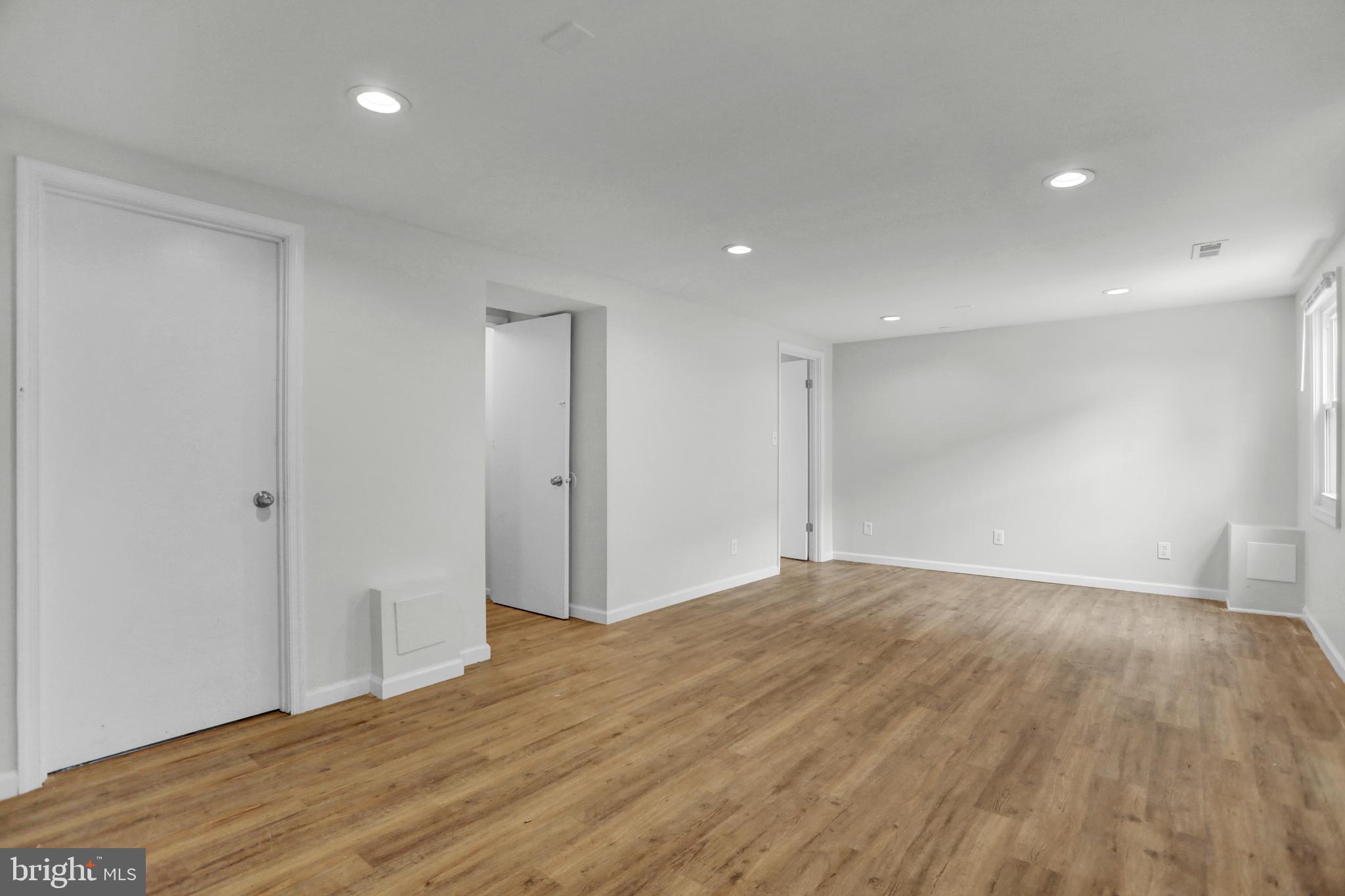 WATER GATE - Residential Lease