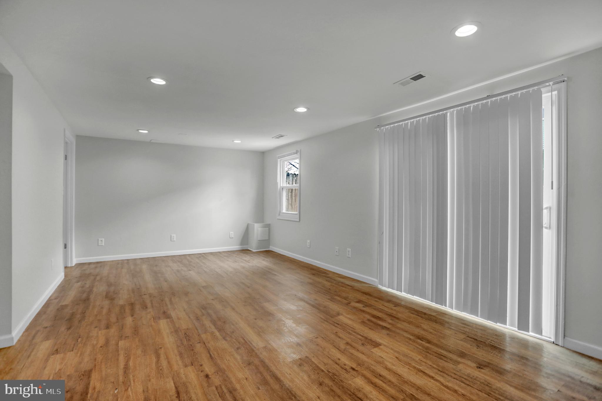 WATER GATE - Residential Lease