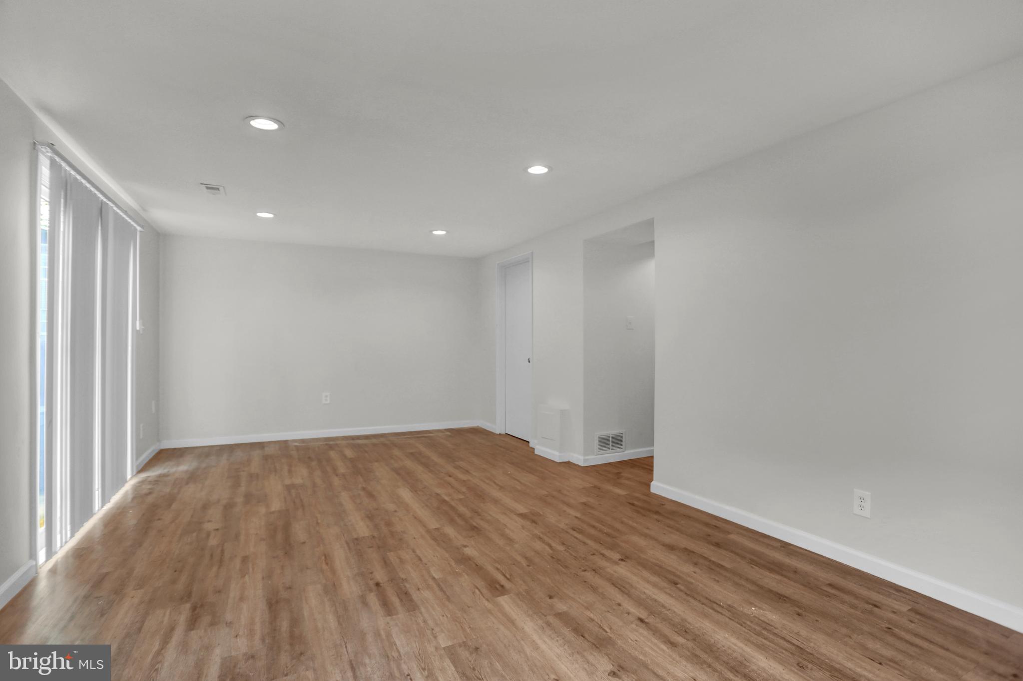 WATER GATE - Residential Lease