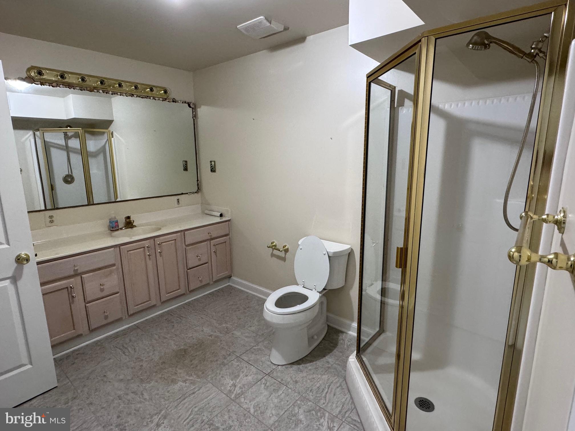 NEAR CLIFTON - Residential Lease