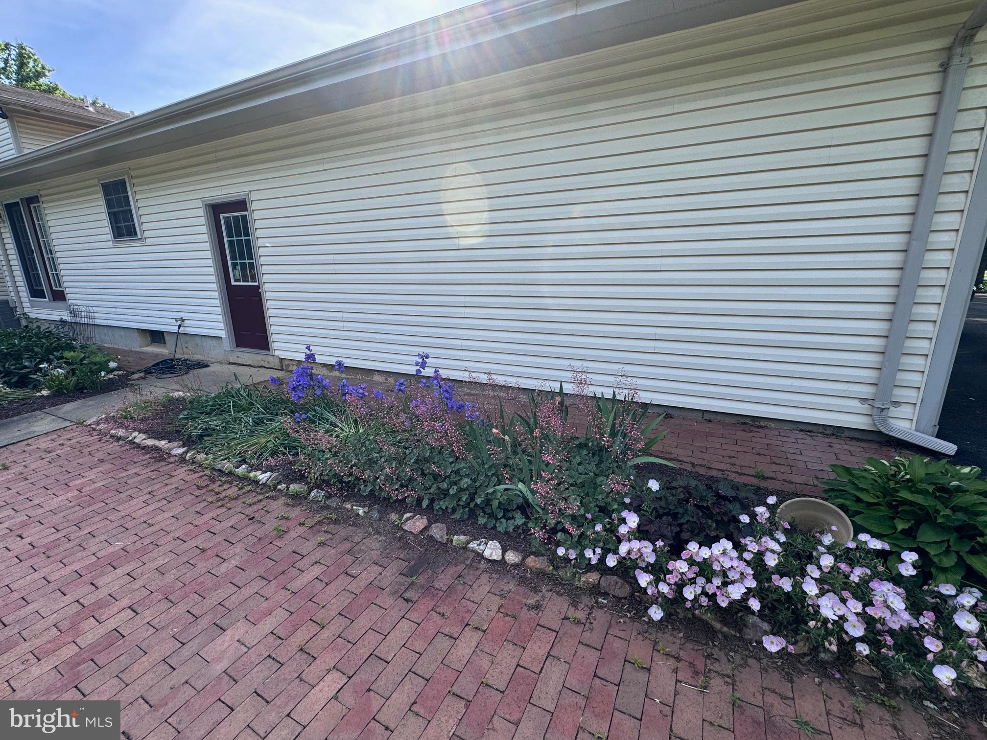 NEAR CLIFTON - Residential Lease