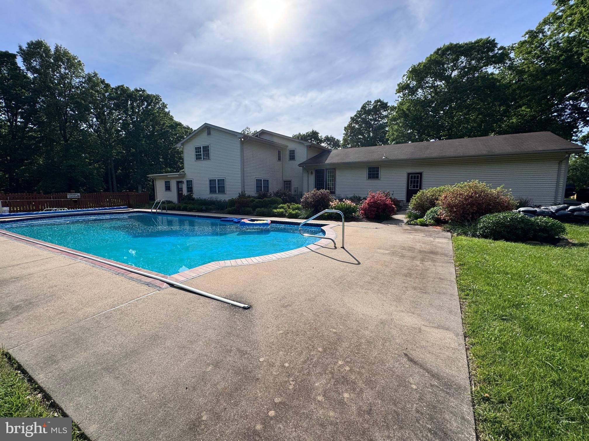 NEAR CLIFTON - Residential Lease