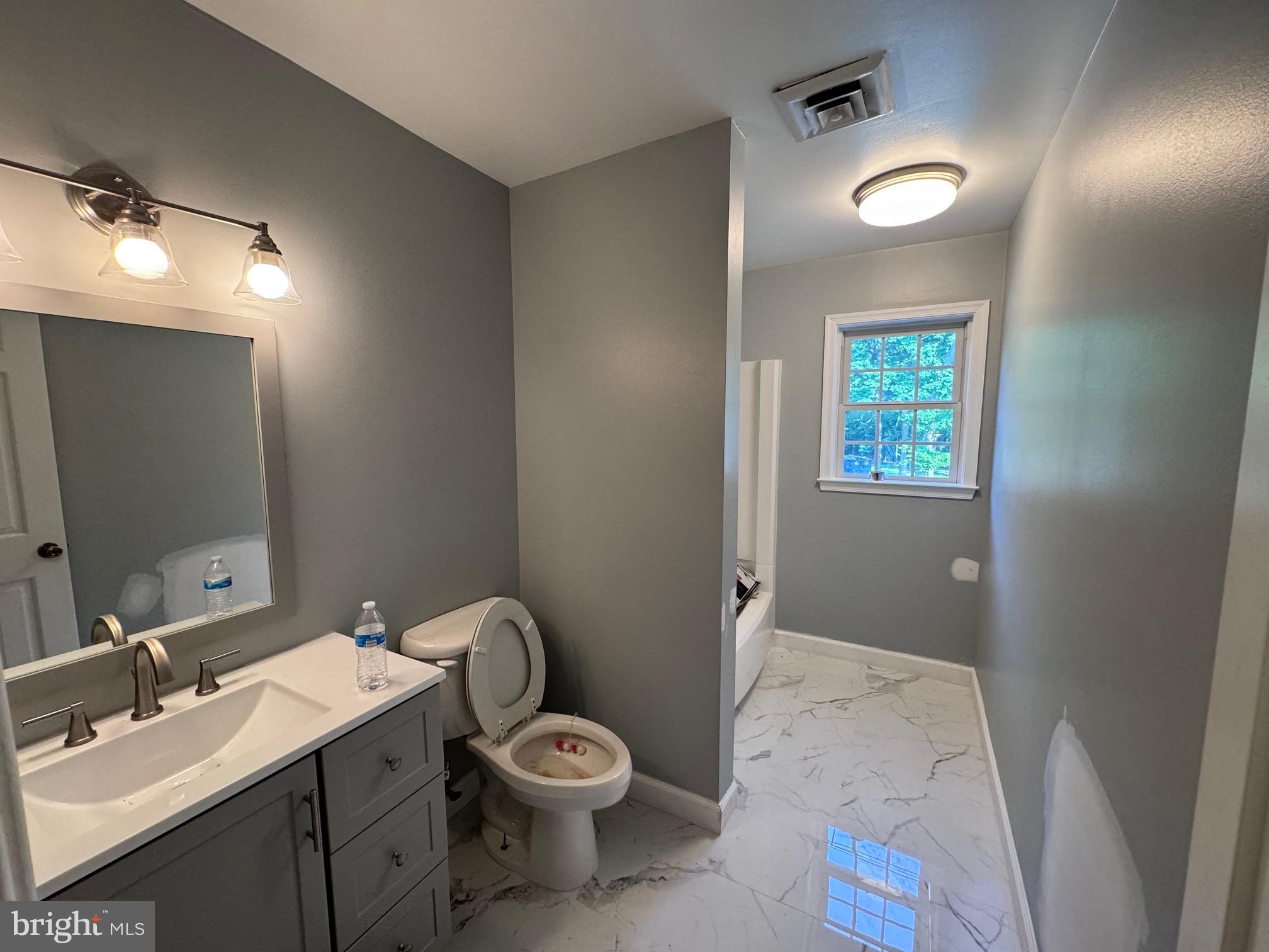 NEAR CLIFTON - Residential Lease