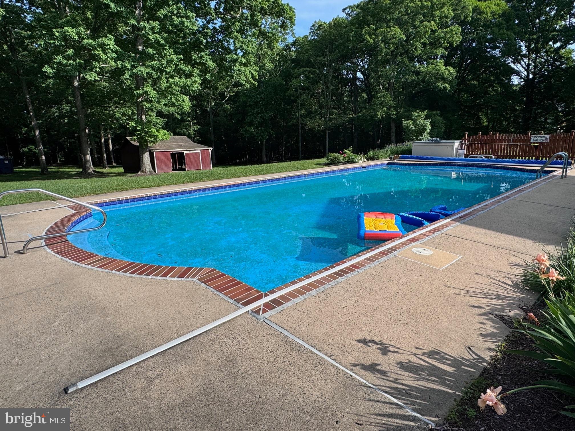 NEAR CLIFTON - Residential Lease