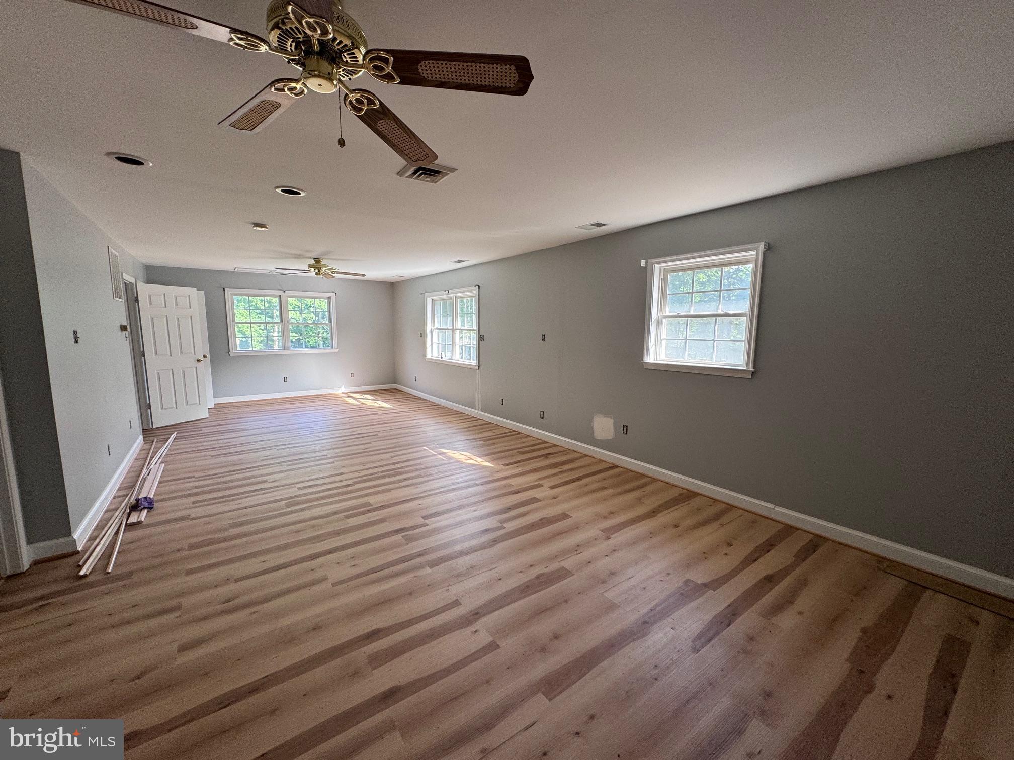 NEAR CLIFTON - Residential Lease