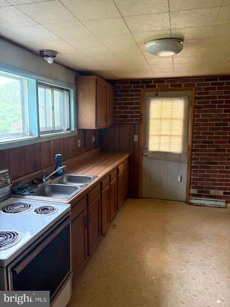 Wilmington, Delaware 19803, United States, 3 Bedrooms Bedrooms, ,1 BathroomBathrooms,Residential,Pending,135171