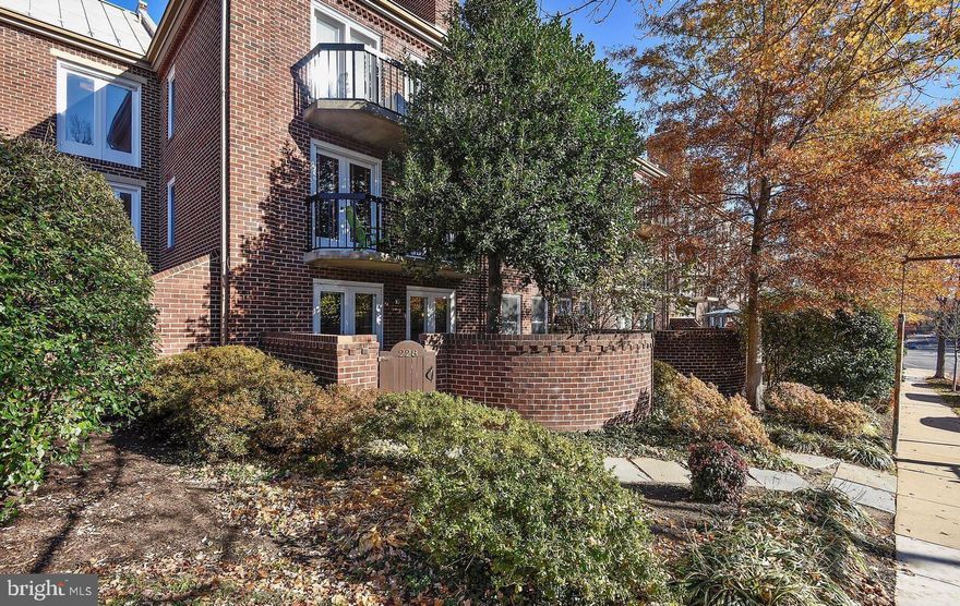 Rare Ground Level Condo in St Asaph Square with a spacious exterior patio. Beautifully upgraded 1 bedroom residence in the heart of Old Town. Convenient access to King St Metro. Property features upgraded flooring, a renovated kitchen and bath. Kitchen boasts stainless steel appliances, granite countertops and a large island.  1 Assigned Parking space and storage included in rent.  Tenant pays electricity. Walking distance to Jones Point Park, restaurants and shopping. Available for occupancy April 1st!