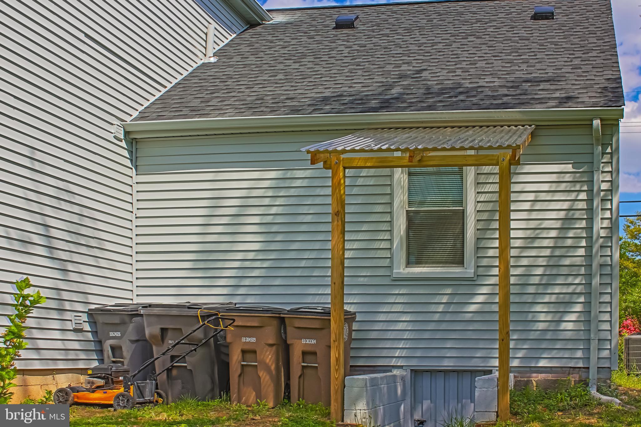 ROCKCREST - Residential Lease