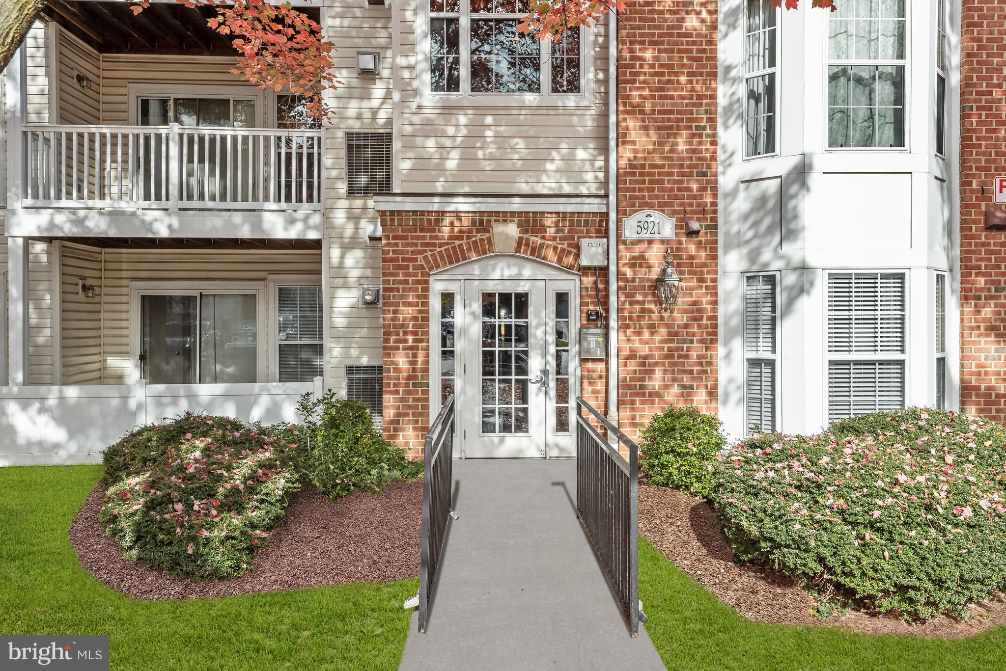 VILLAGE OF LONG REACH - Residential