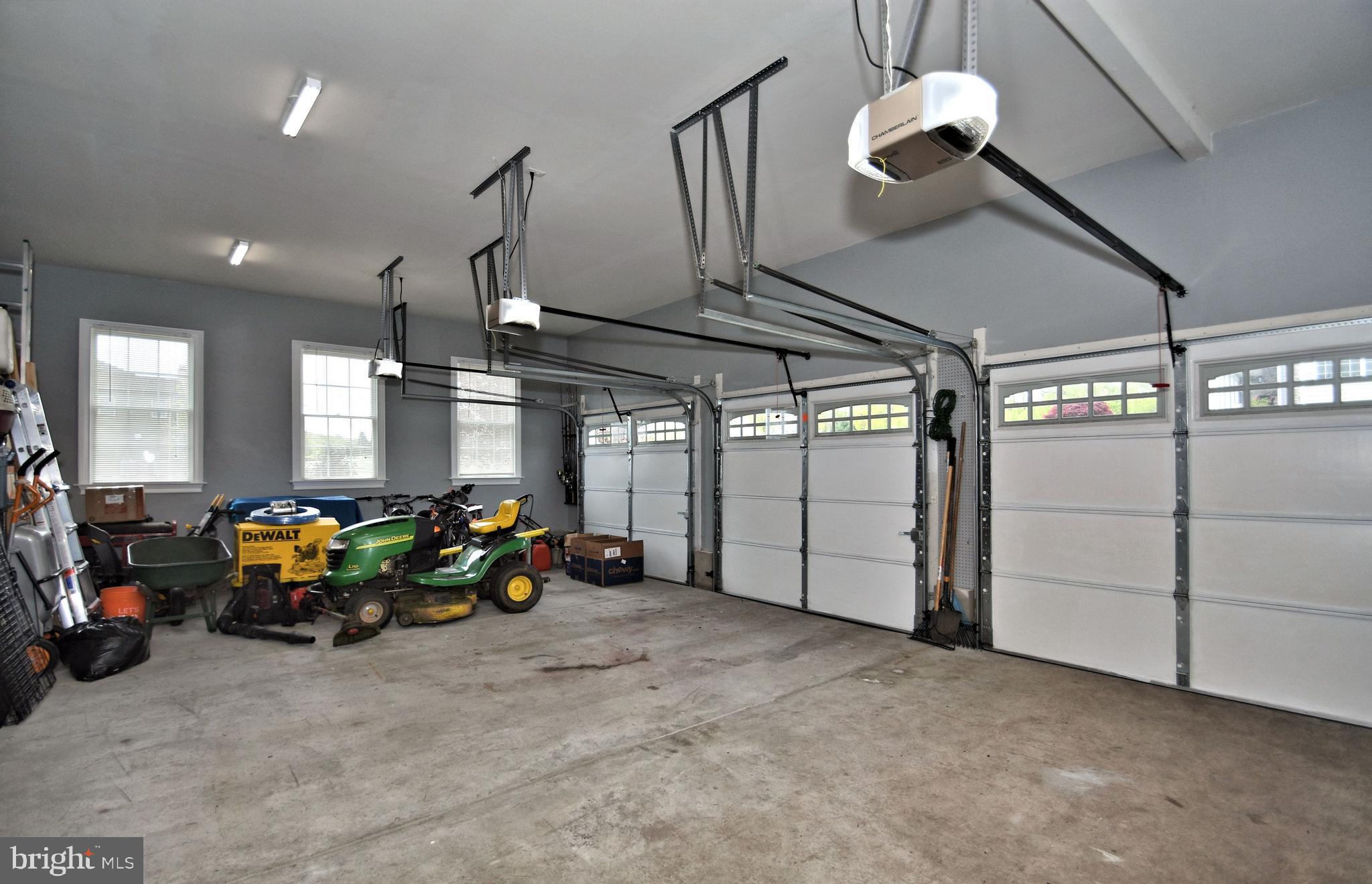 DUTCHESS FARM ESTS - Residential