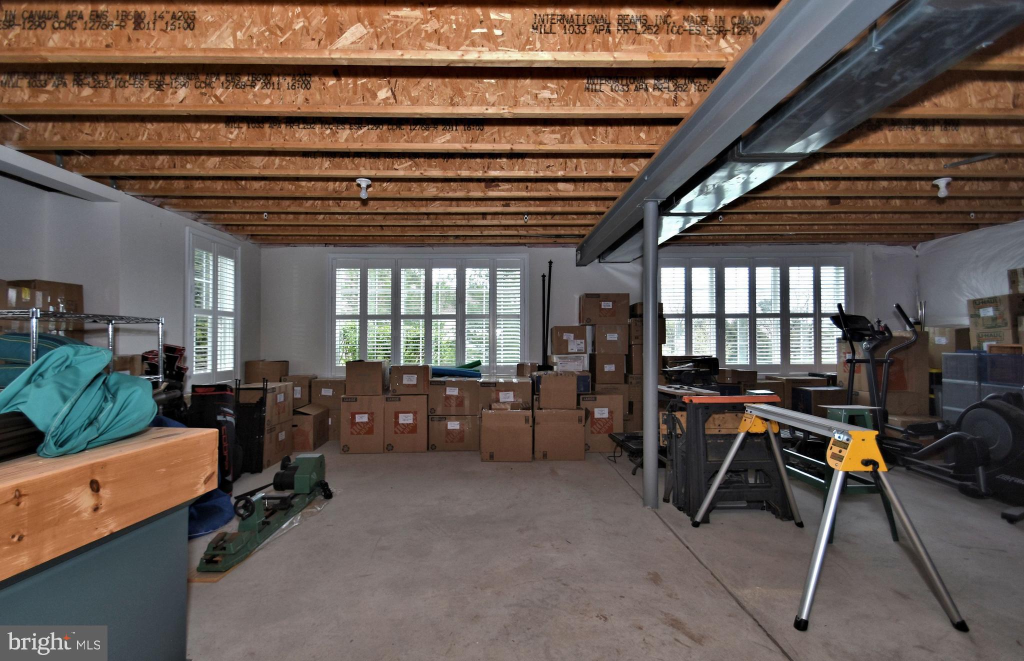 DUTCHESS FARM ESTS - Residential