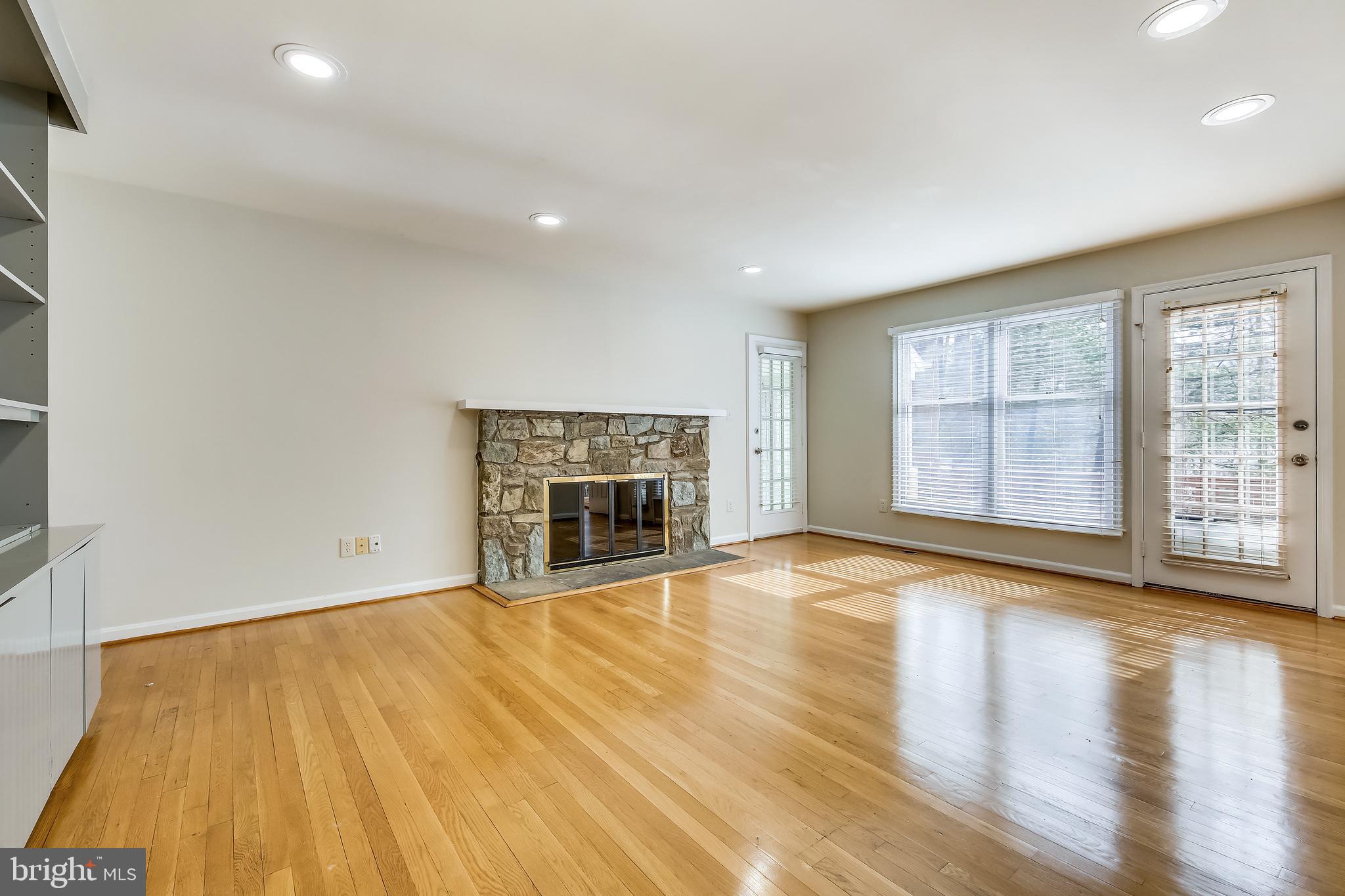 FALLSREACH - Residential Lease