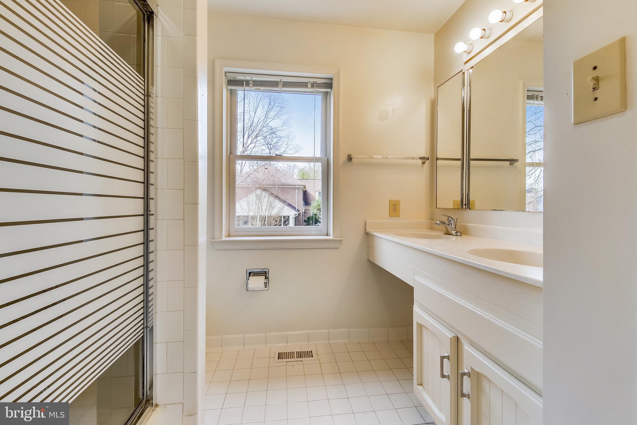 FALLSREACH - Residential Lease