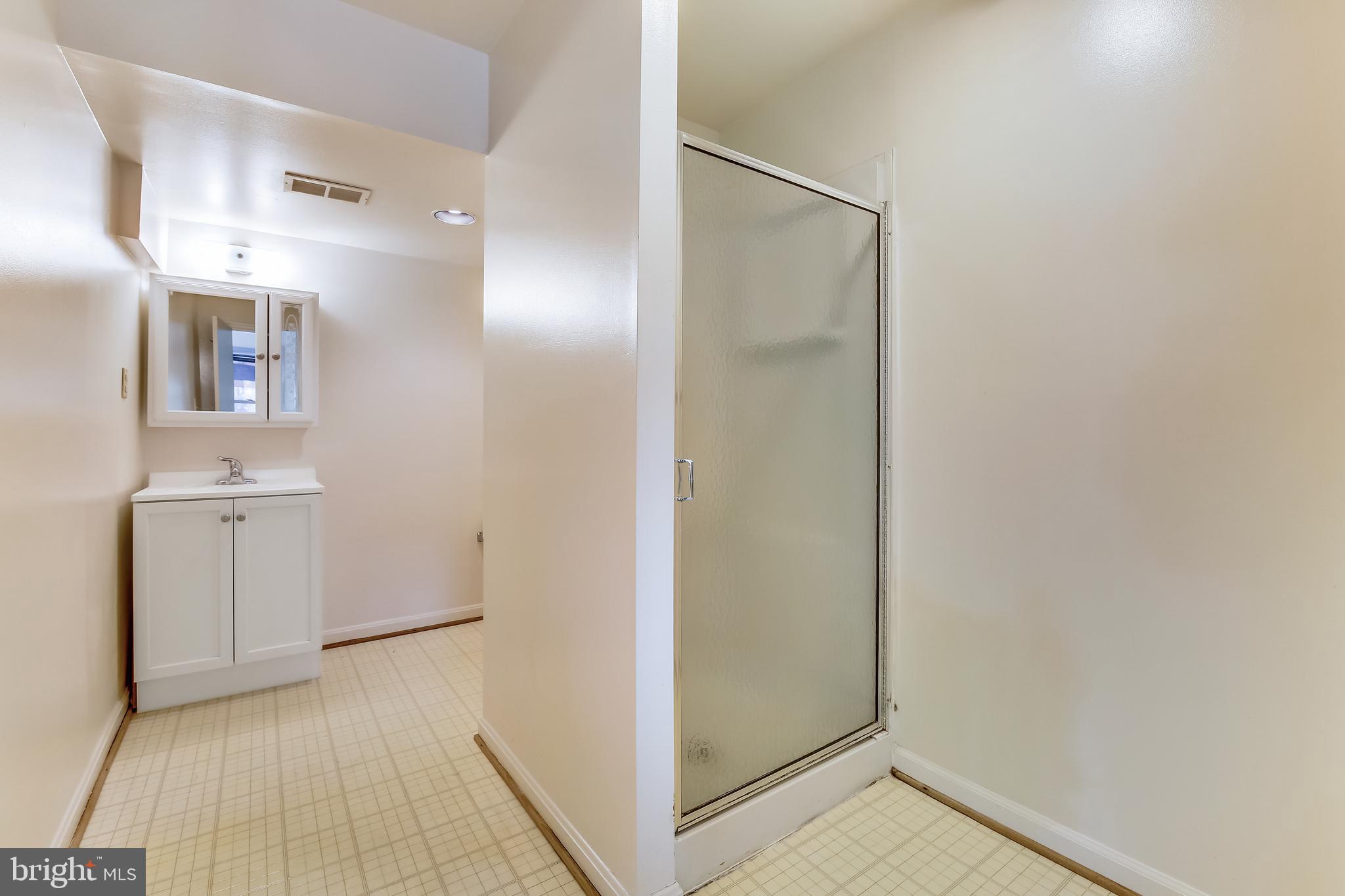 FALLSREACH - Residential Lease