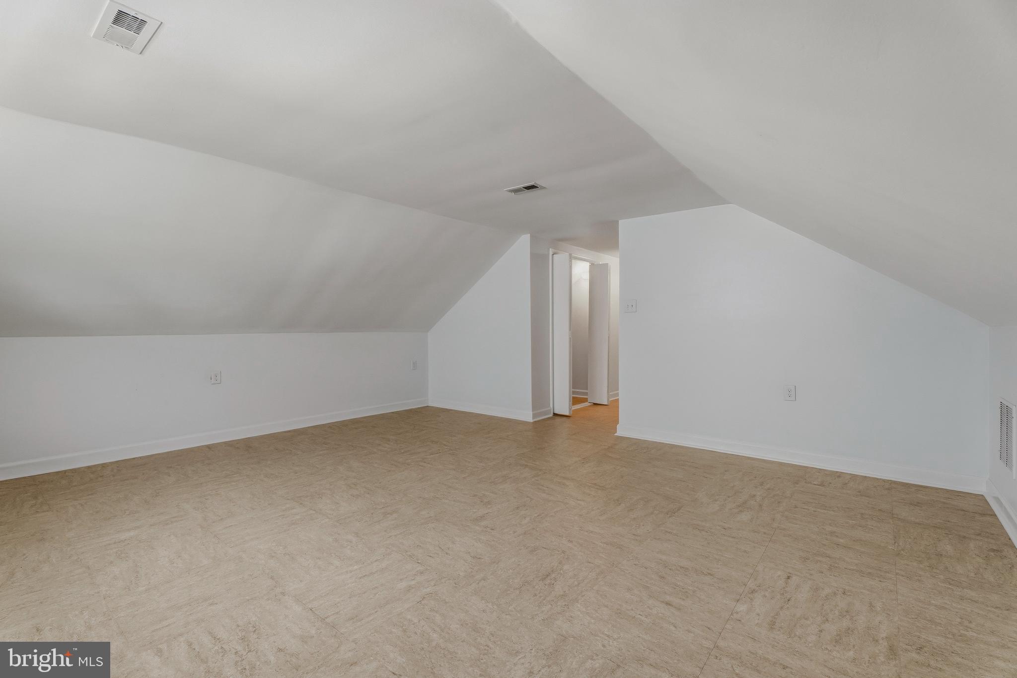 HAMPSTEAD - Residential