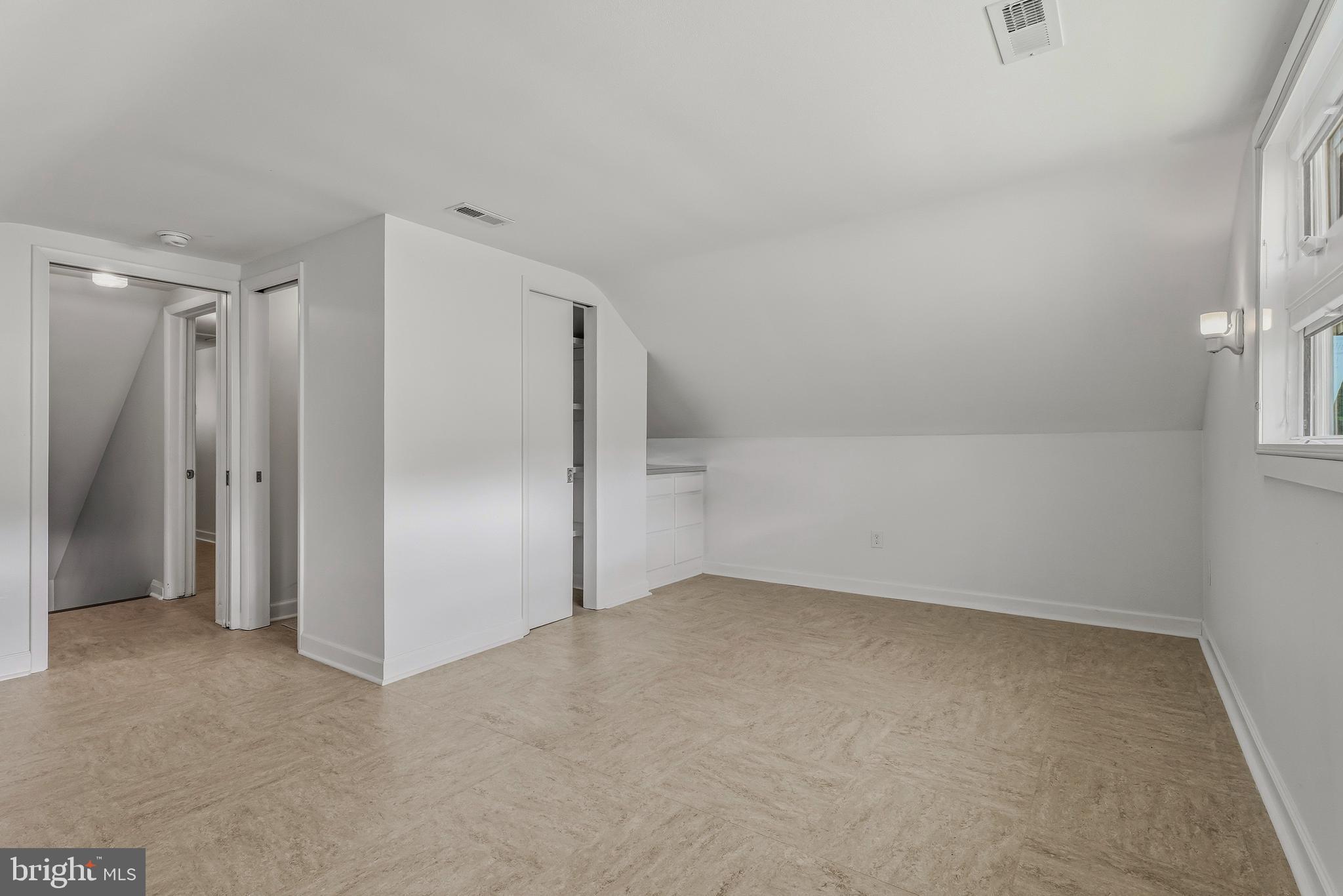 HAMPSTEAD - Residential
