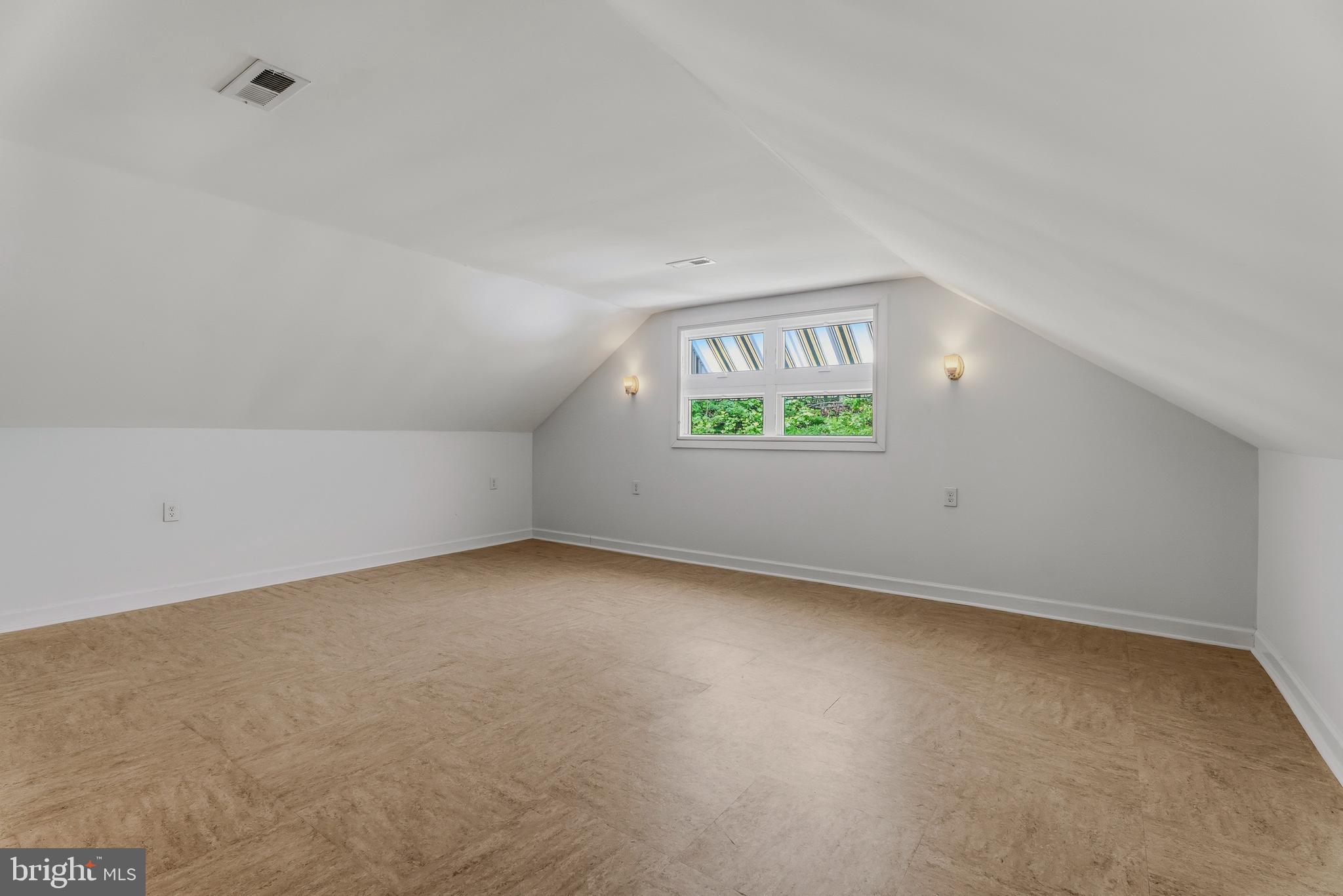HAMPSTEAD - Residential