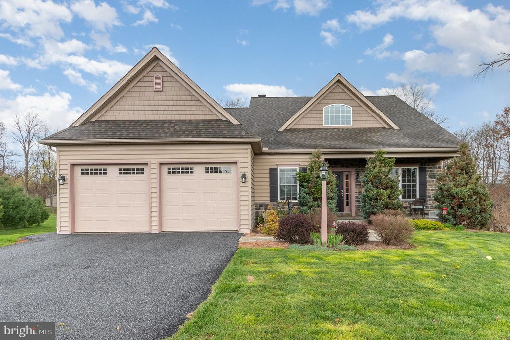 Photo of 105 Monument Drive, ELIZABETHTOWN, PA 17022 (MLS # PALA2068112)