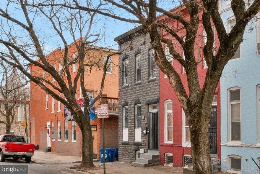 *****INVESTMENT OPPORTUNITY***** PROPERTY INCLUDES RENTAL INCOME OF $1500/MONTH (TENANT OCCUPIED).
Rental License#: 181215 Expires: 11/19/2027