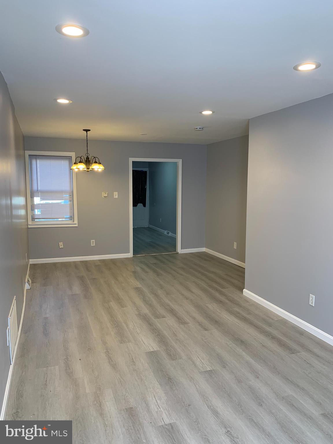 EVERGREEN LAWN - Residential