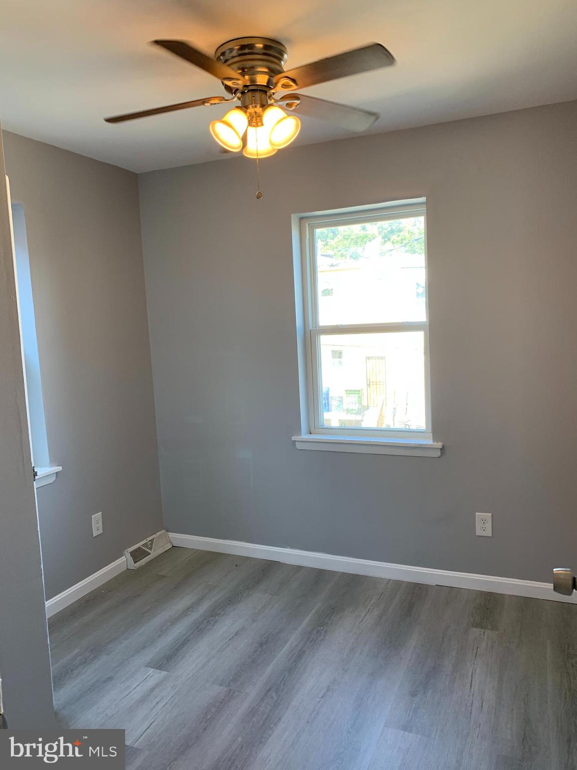 EVERGREEN LAWN - Residential