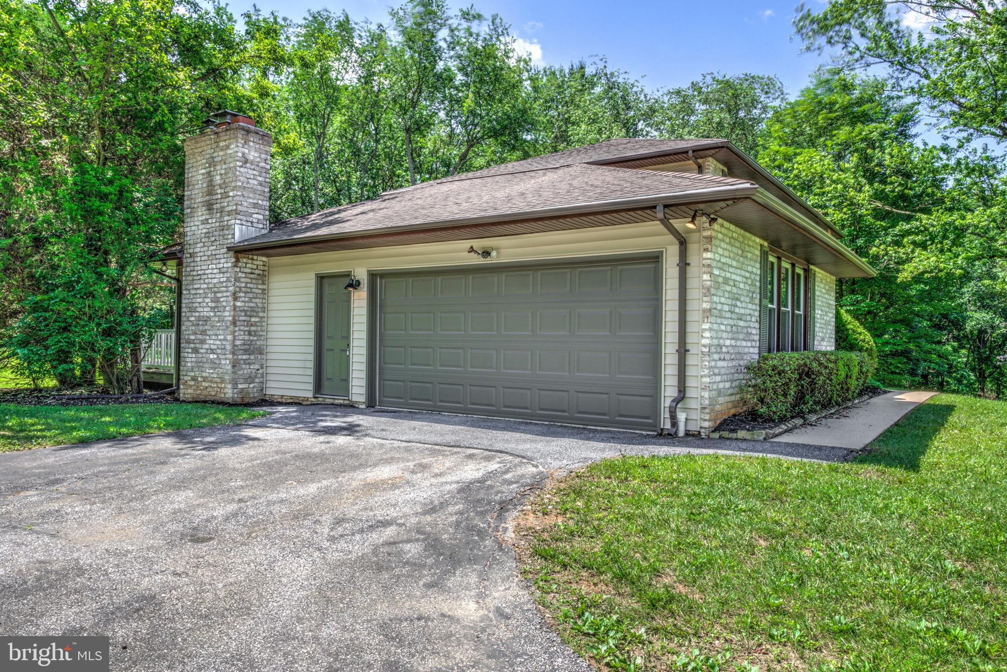 3417 AVIS COURT