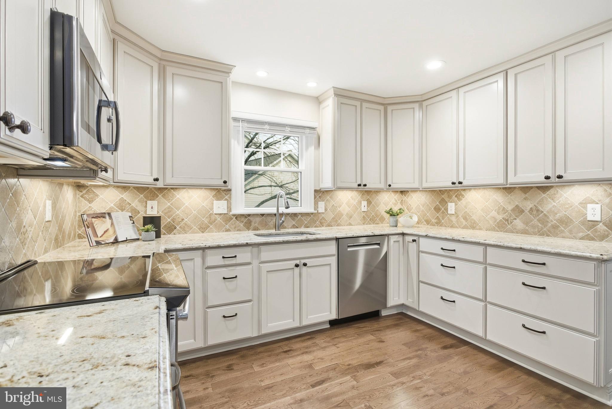 WESTWOOD MANOR COURTS - Residential