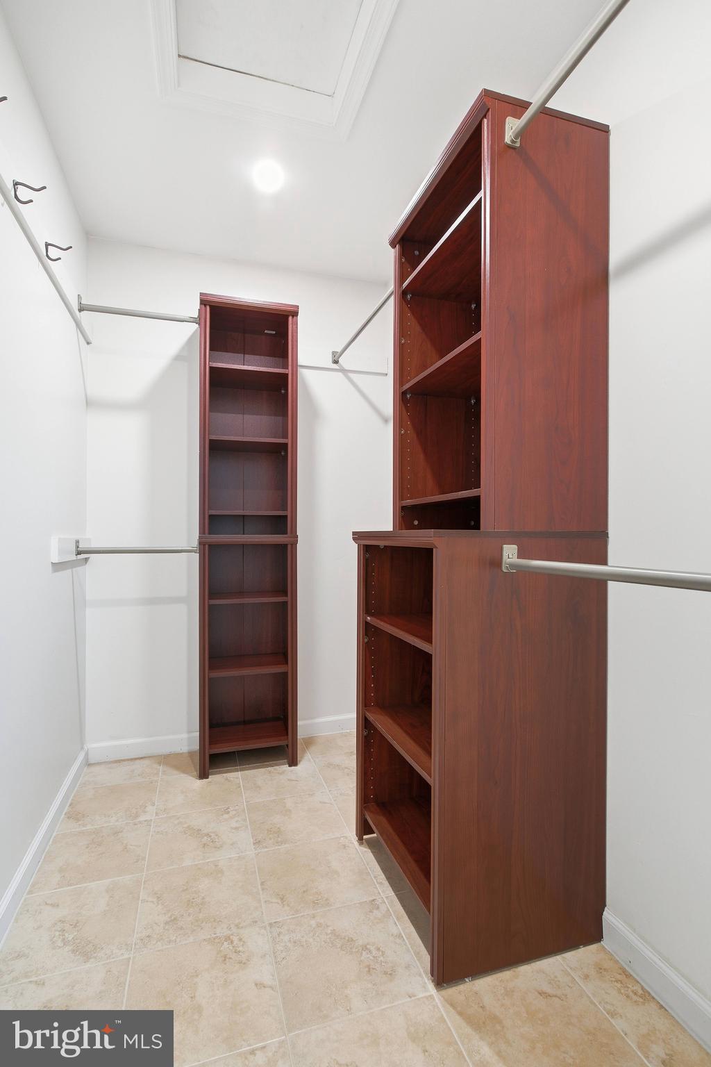 WESTWOOD MANOR COURTS - Residential