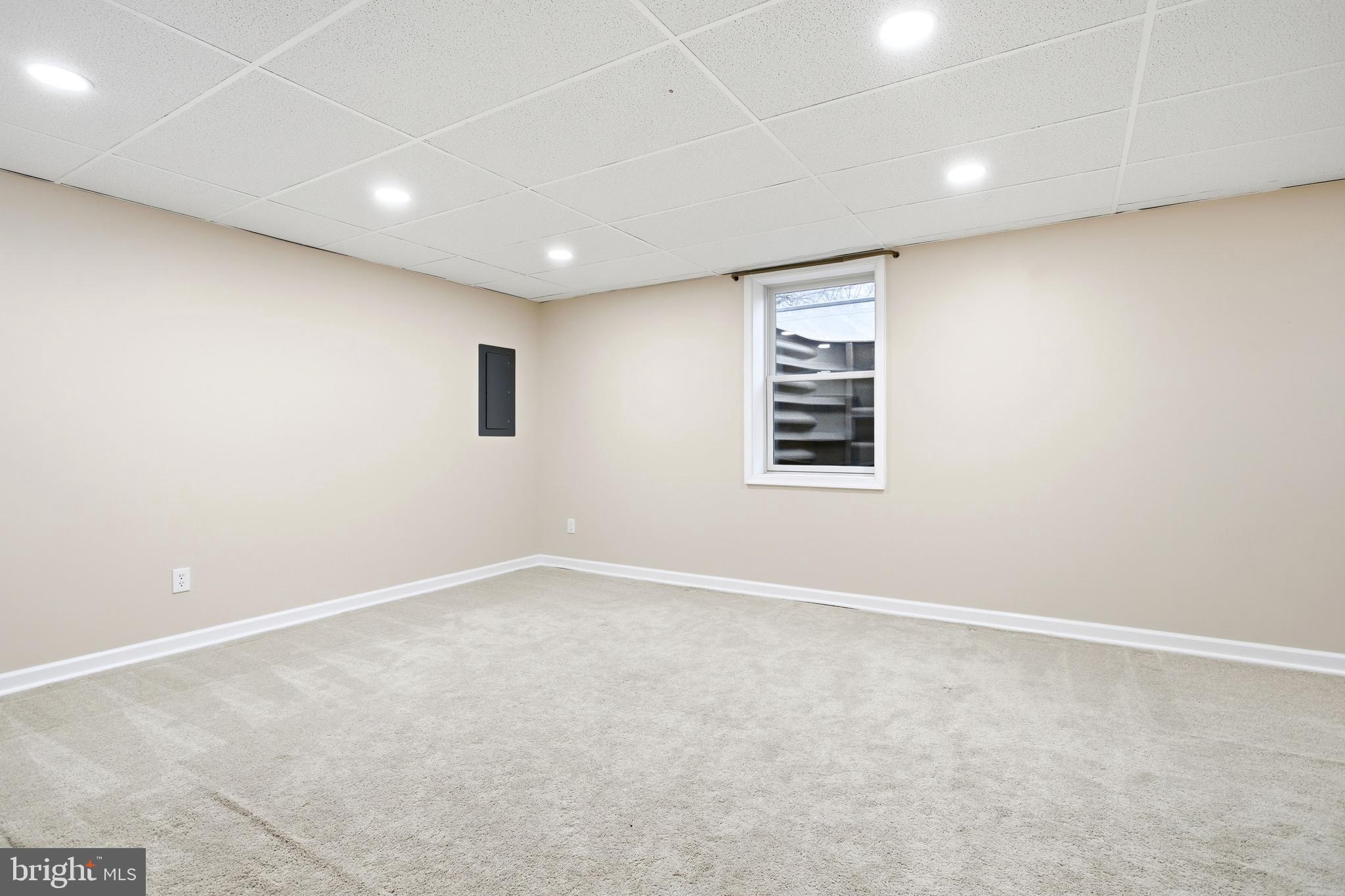 WESTWOOD MANOR COURTS - Residential