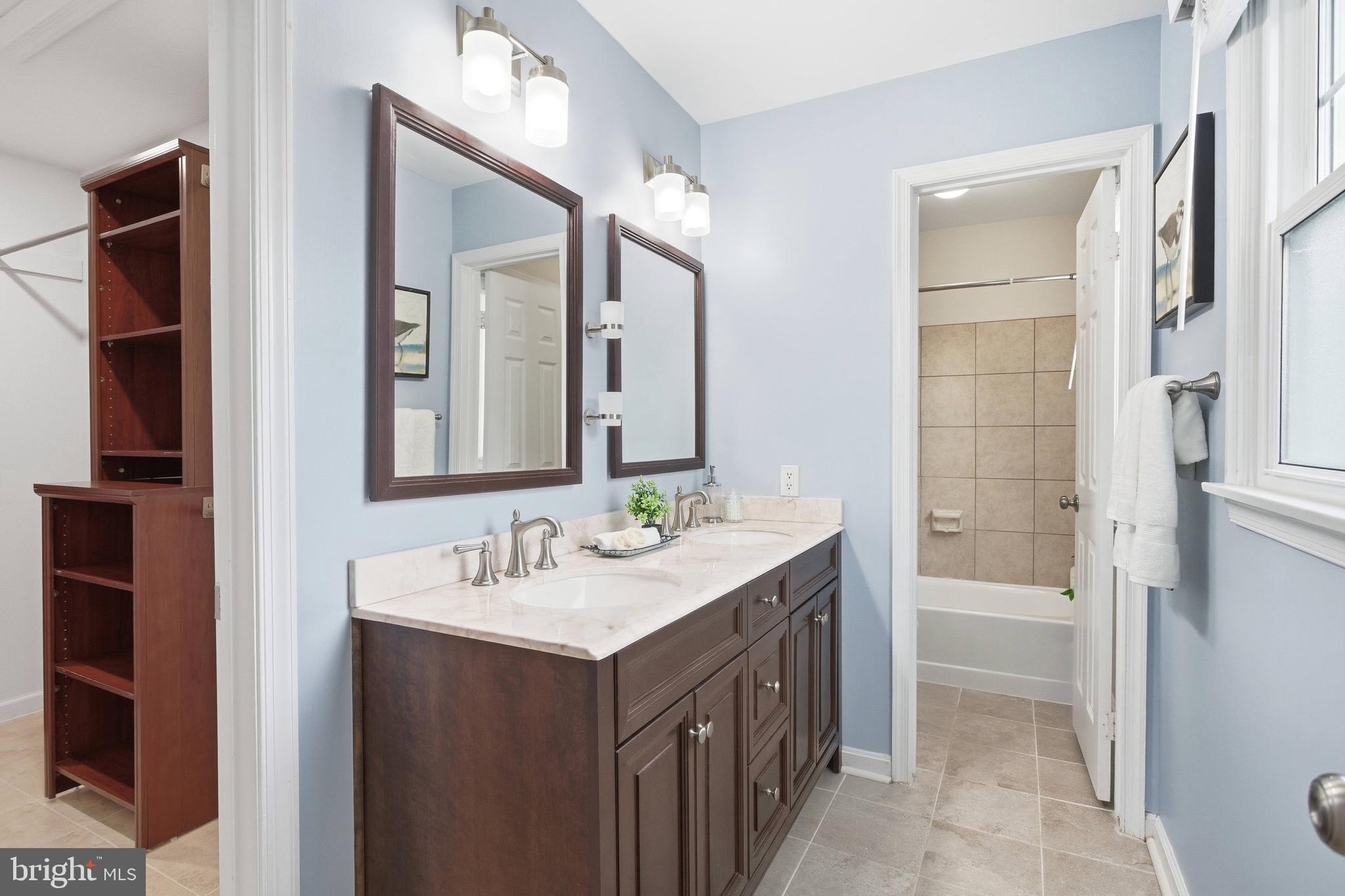 WESTWOOD MANOR COURTS - Residential