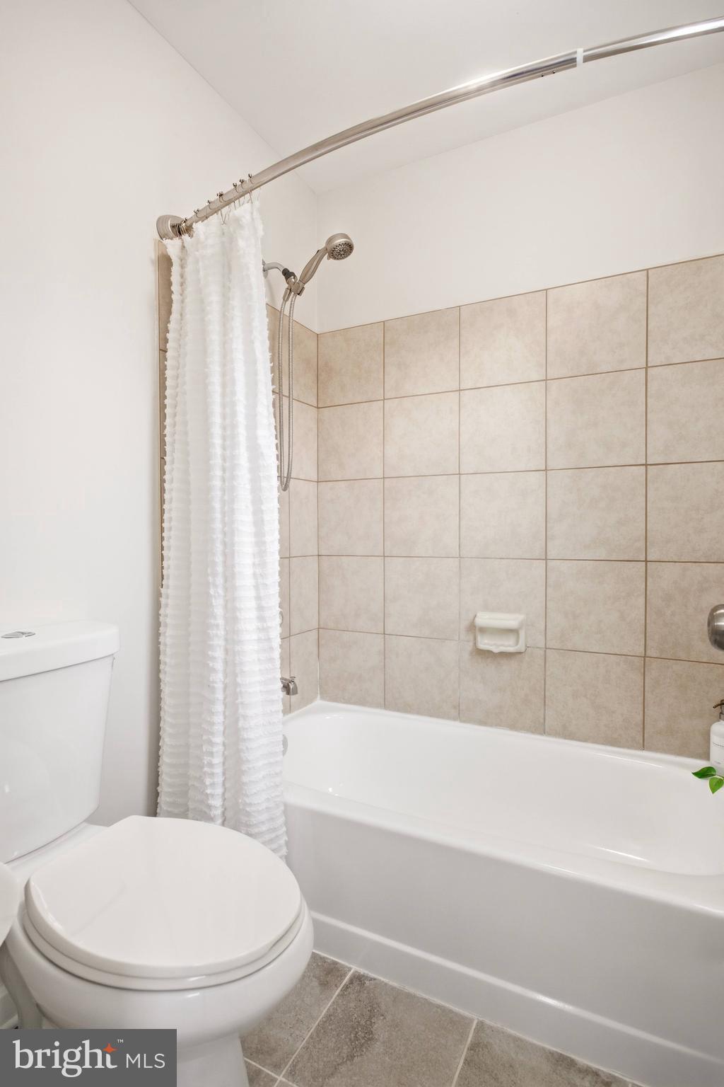 WESTWOOD MANOR COURTS - Residential