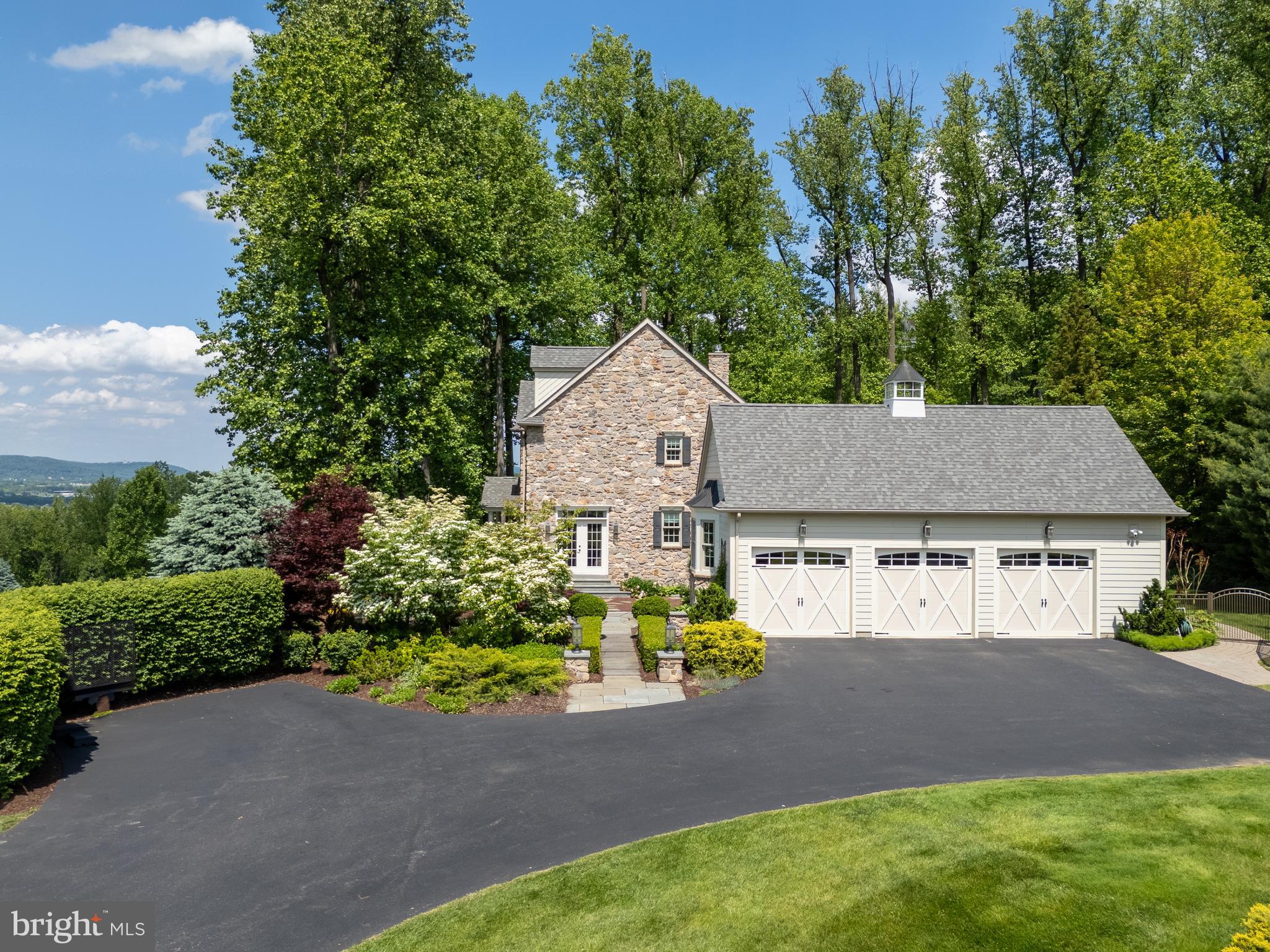 5355 SAUCON RIDGE ROAD