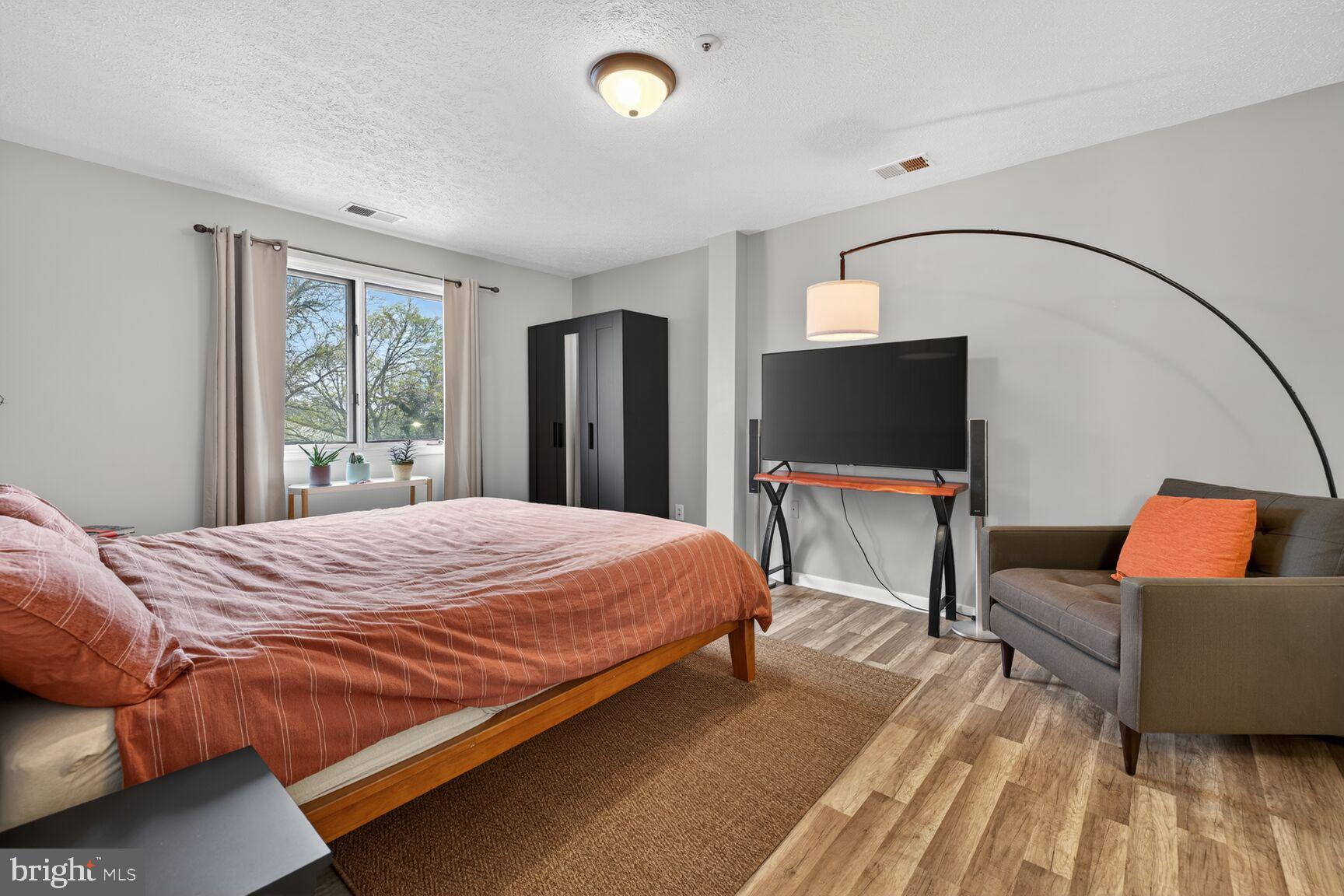 GAITHERSBURG - Residential